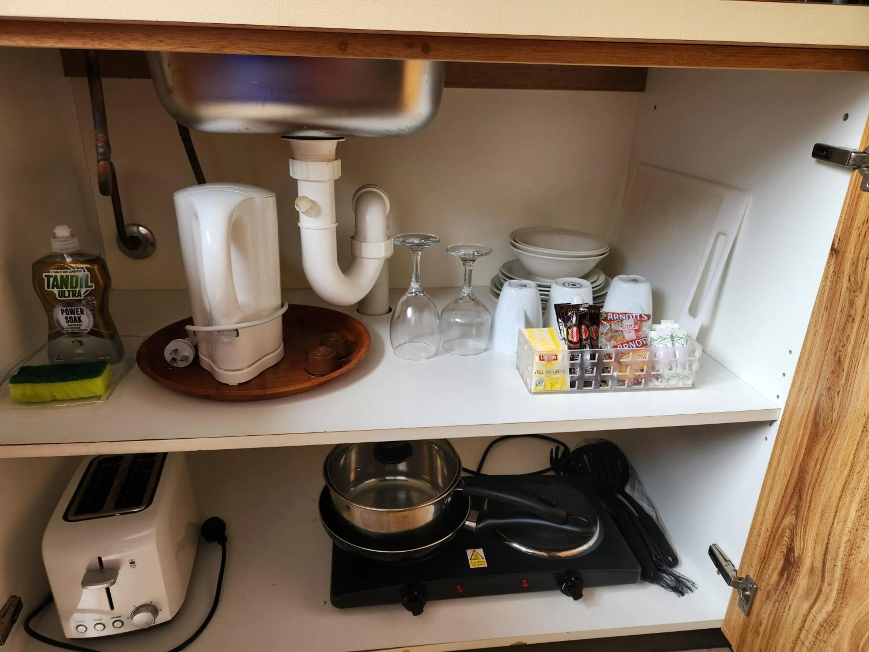 Kitchen or kitchenette in Idlewilde Town & Country Motor Inn