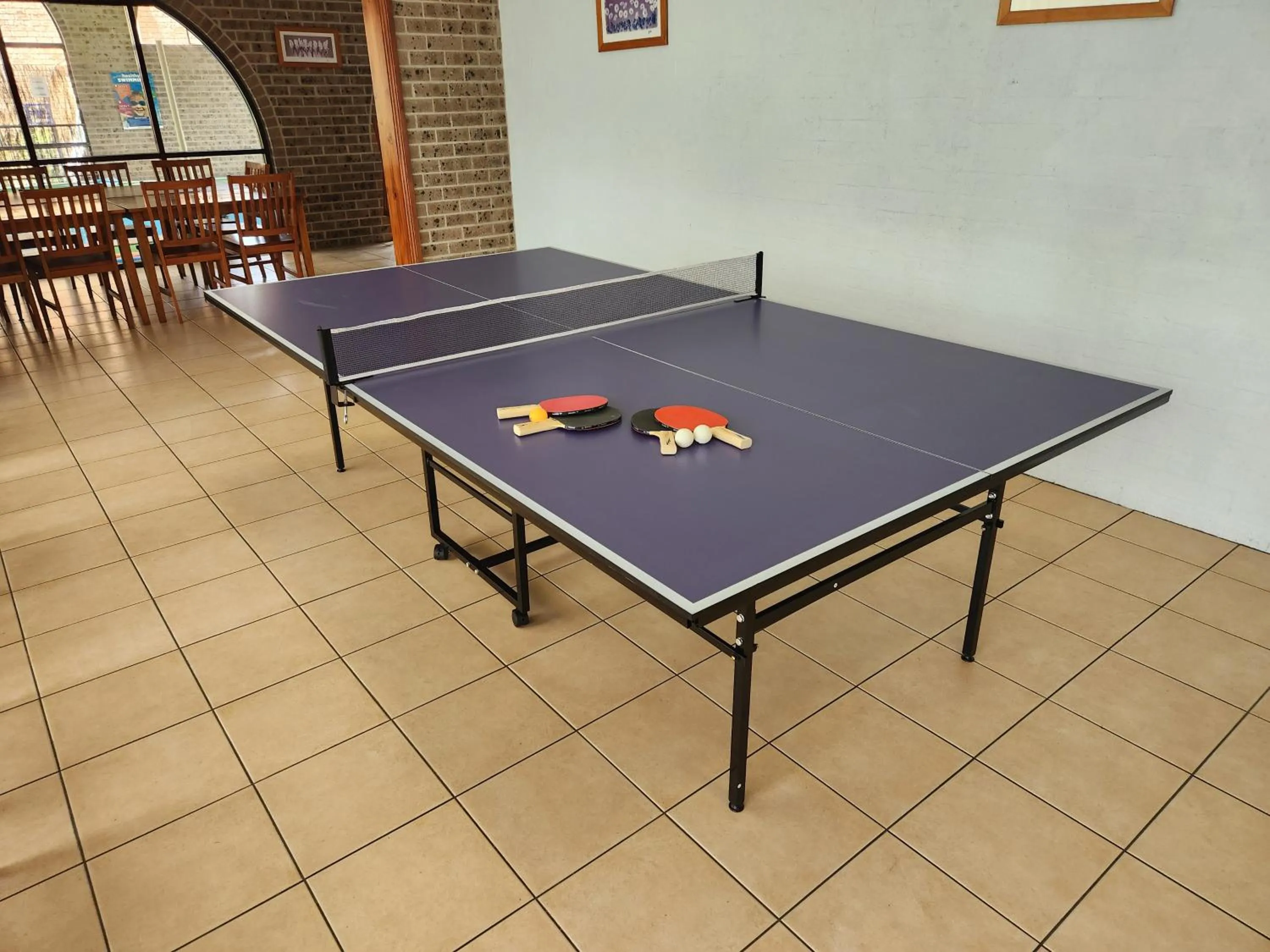 Table tennis in Idlewilde Town & Country Motor Inn