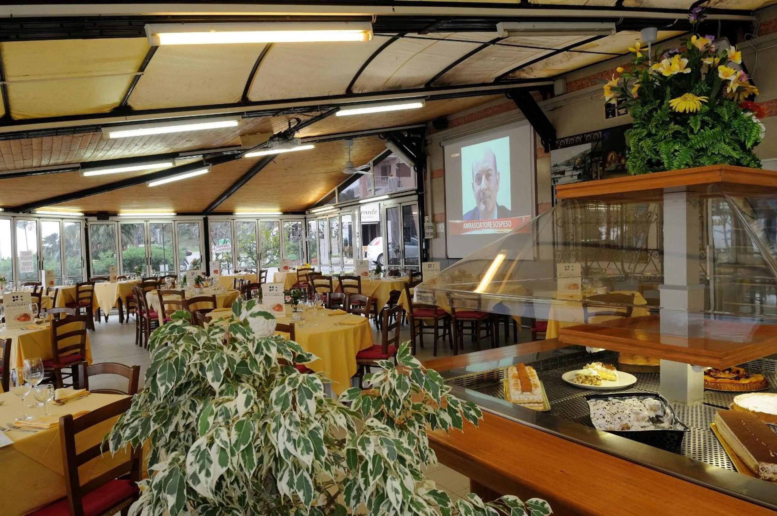 Restaurant/places to eat in Hotel Puntabella