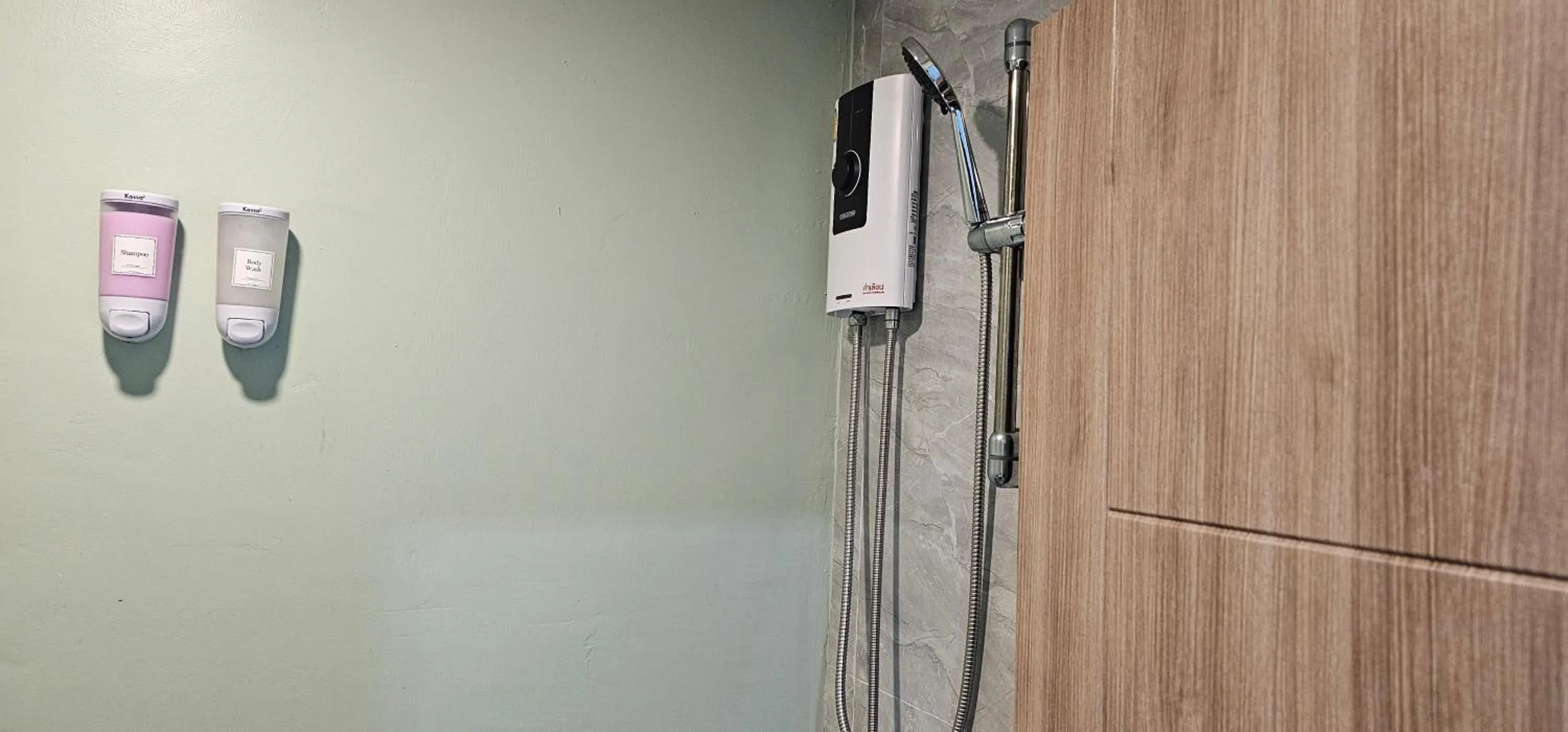 Shower in Lub Nai Hostel