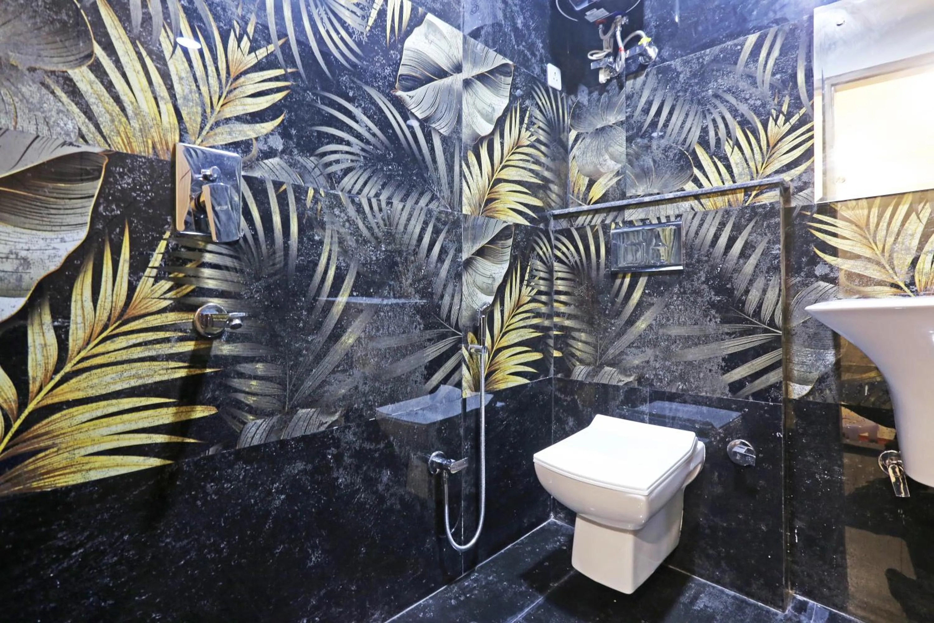 Shower in Hotel Nova Inn Near Delhi Airport