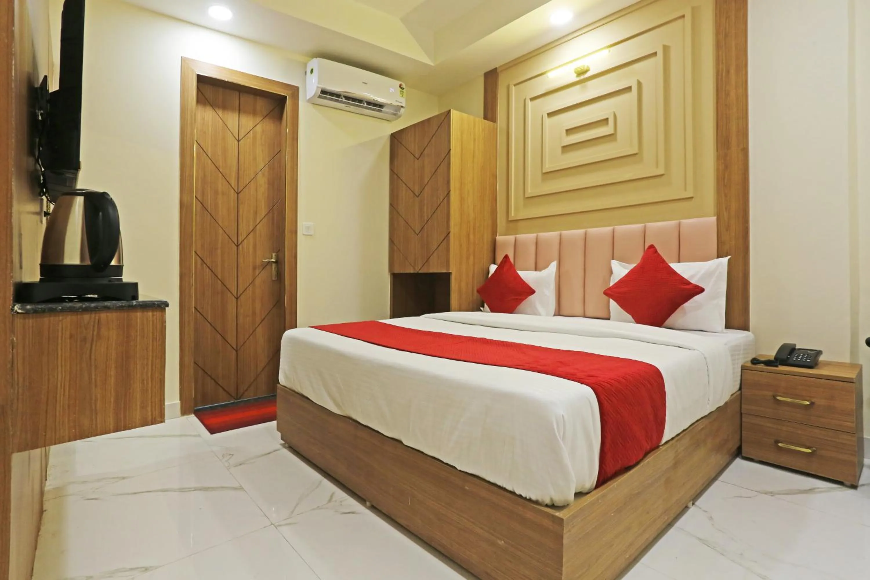 Bed in Hotel Nova Inn Near Delhi Airport