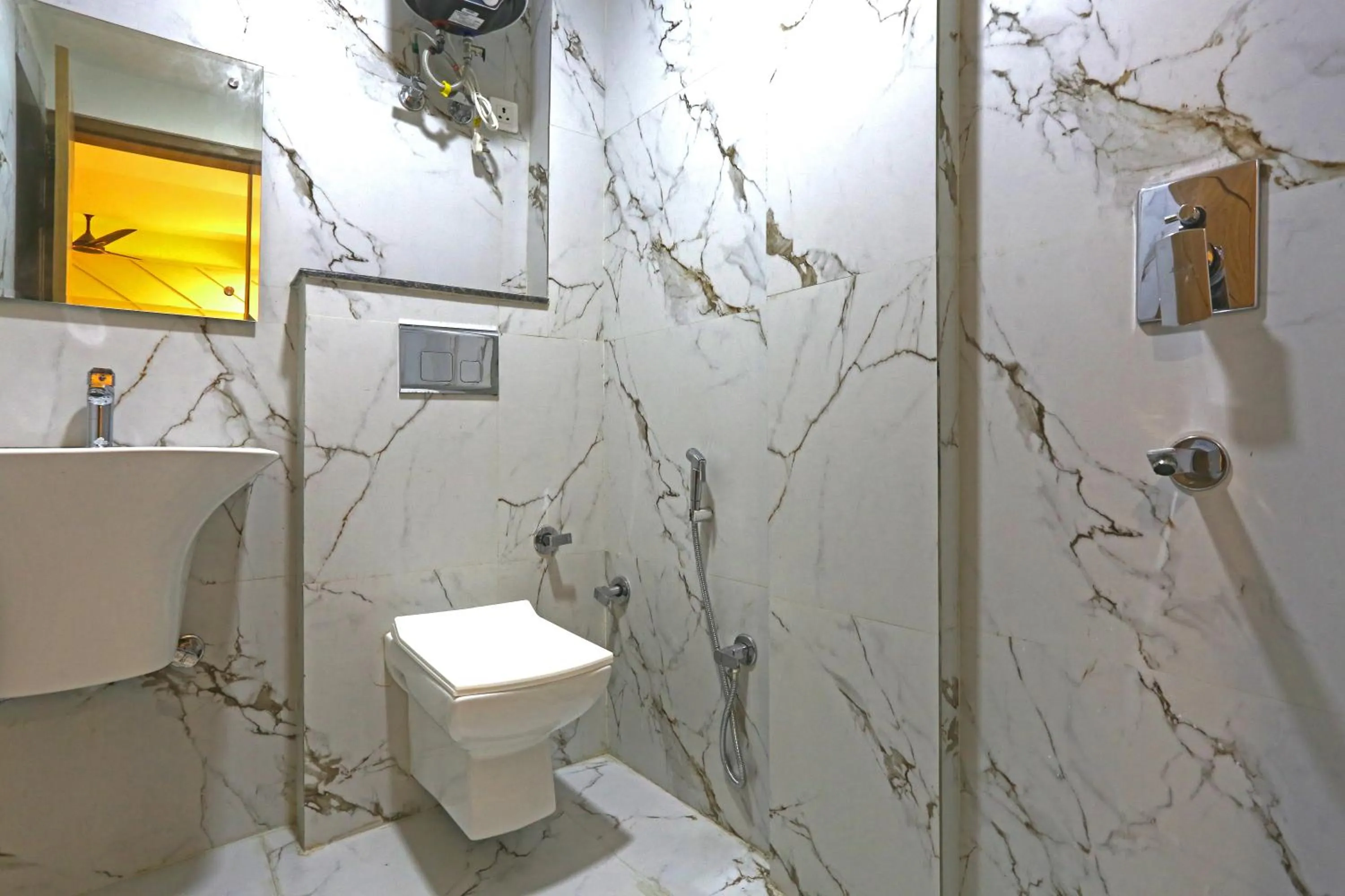 Shower in Hotel Nova Inn Near Delhi Airport