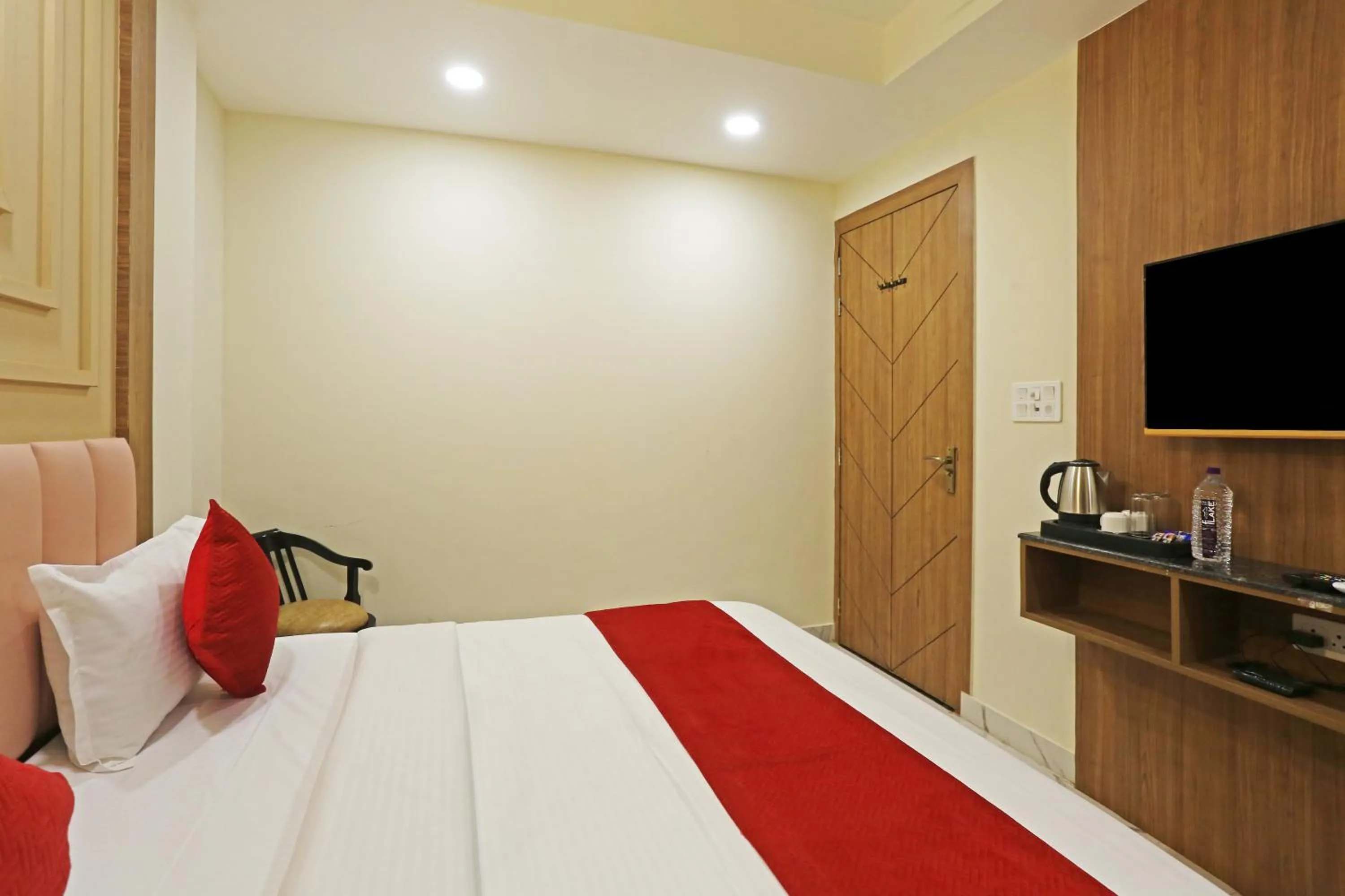 Bedroom, Bed in Hotel Nova Inn Near Delhi Airport