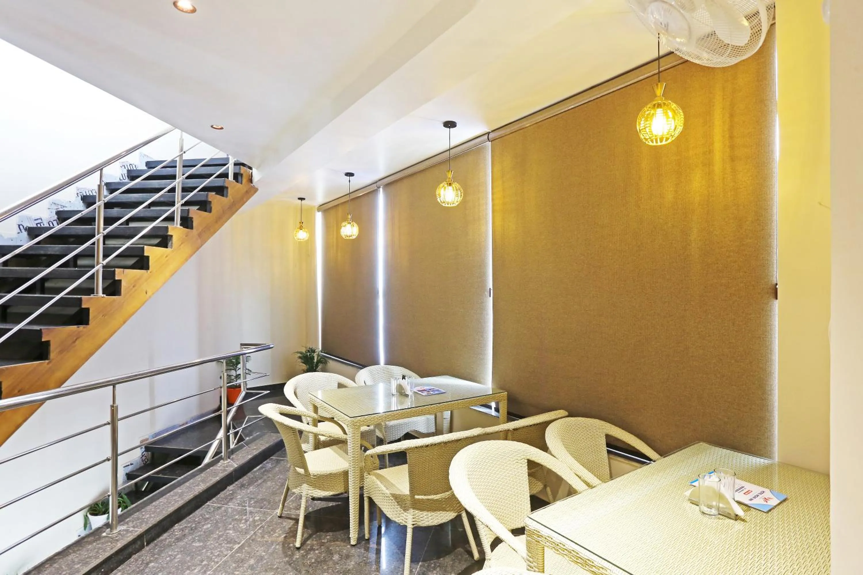 Restaurant/places to eat in Hotel Nova Inn Near Delhi Airport