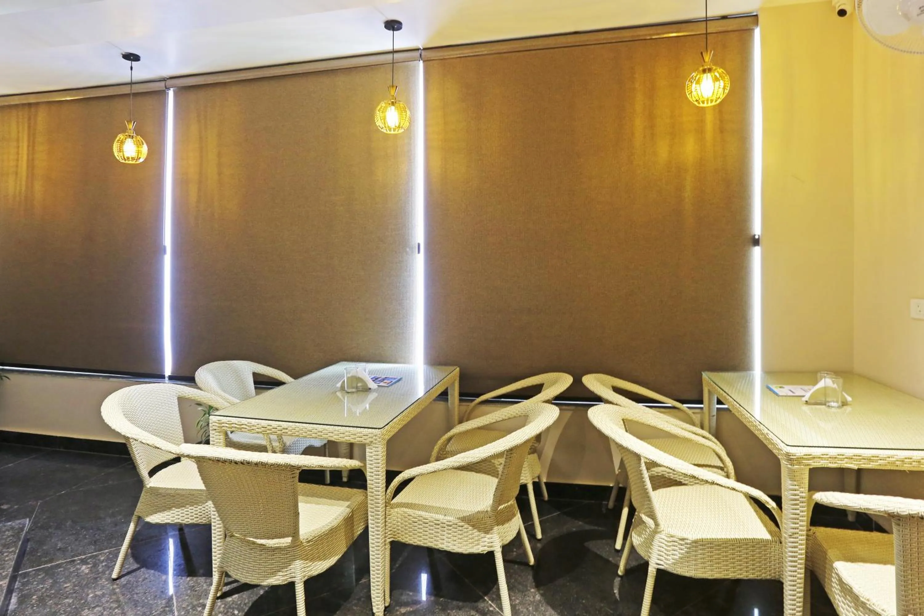 Restaurant/places to eat in Hotel Nova Inn Near Delhi Airport