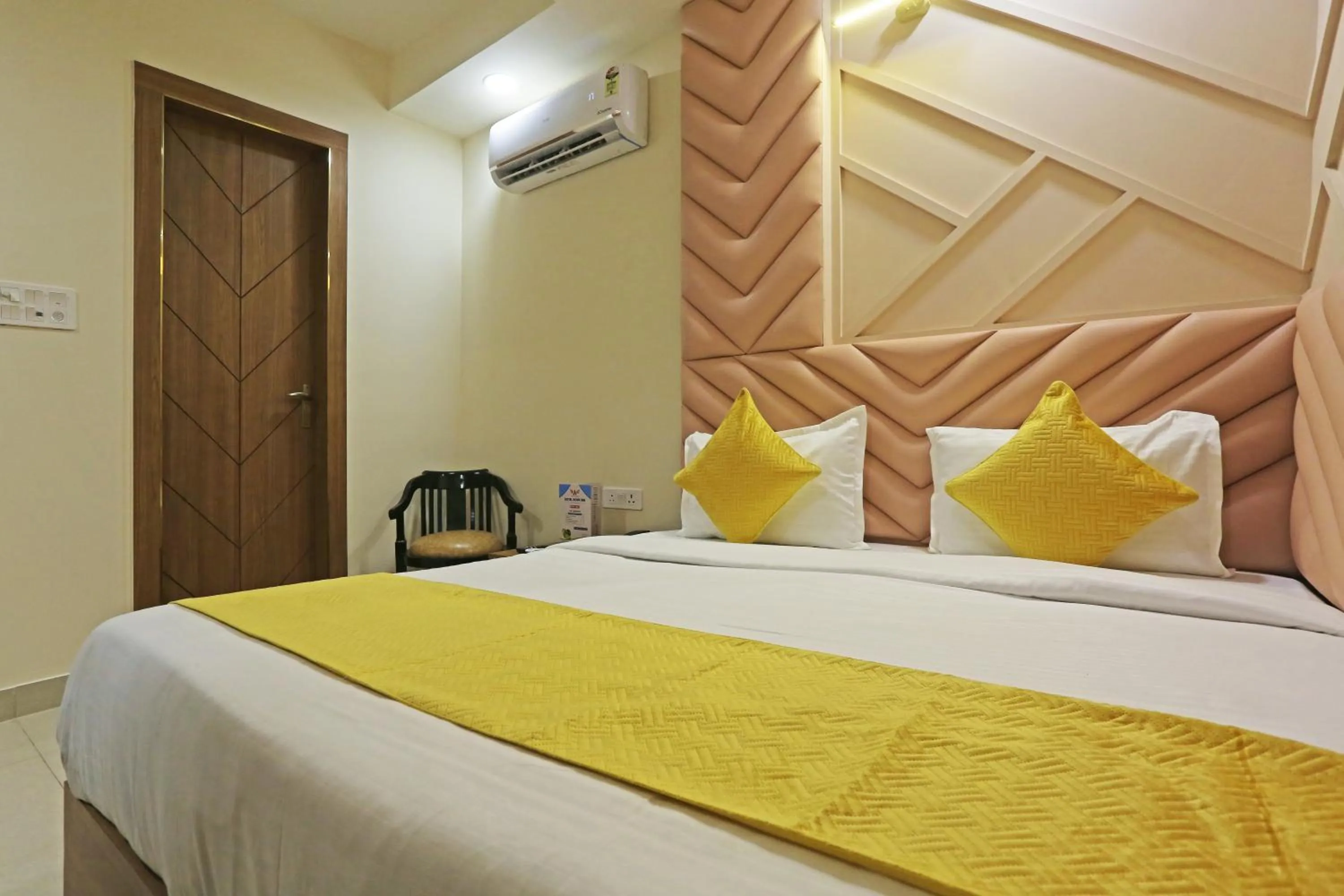 Bed in Hotel Nova Inn Near Delhi Airport