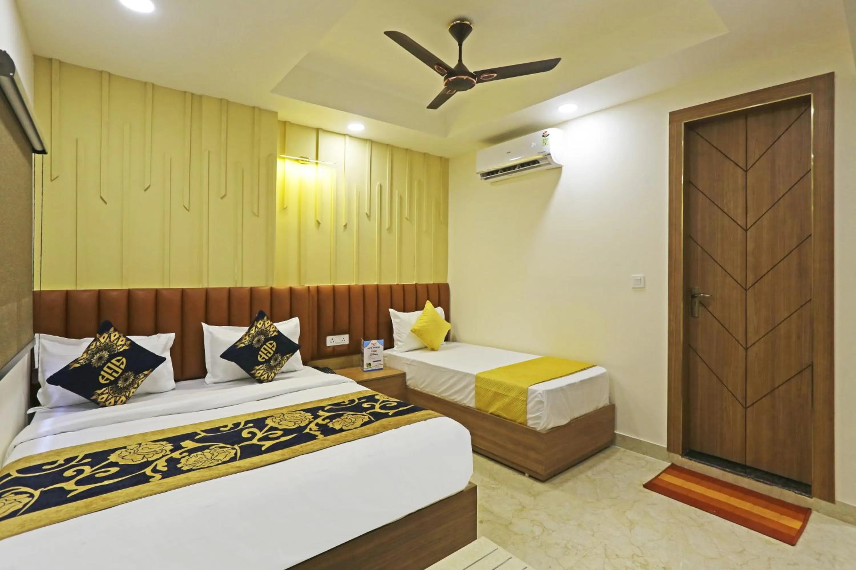 Bed in Hotel Nova Inn Near Delhi Airport