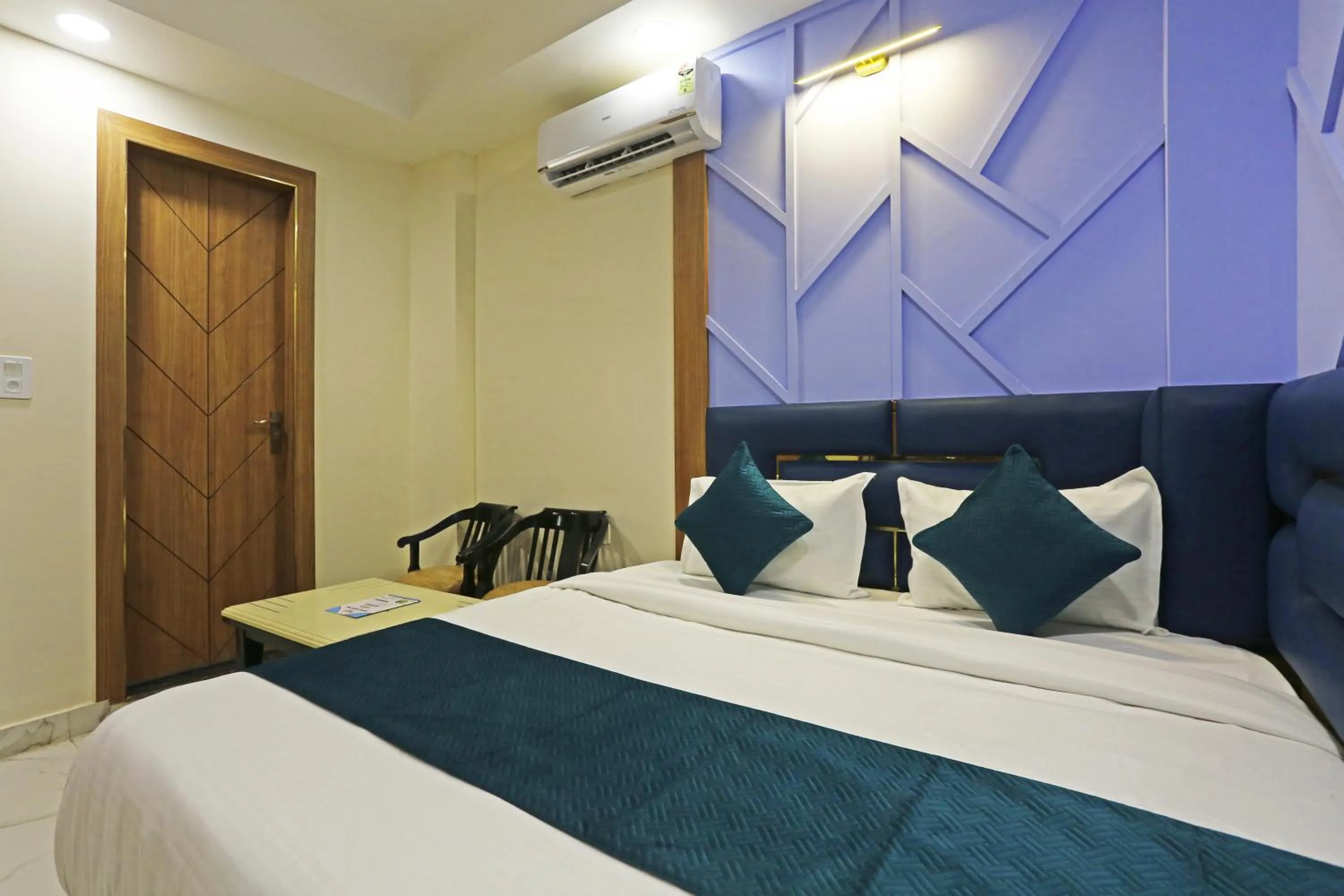 Bed in Hotel Nova Inn Near Delhi Airport