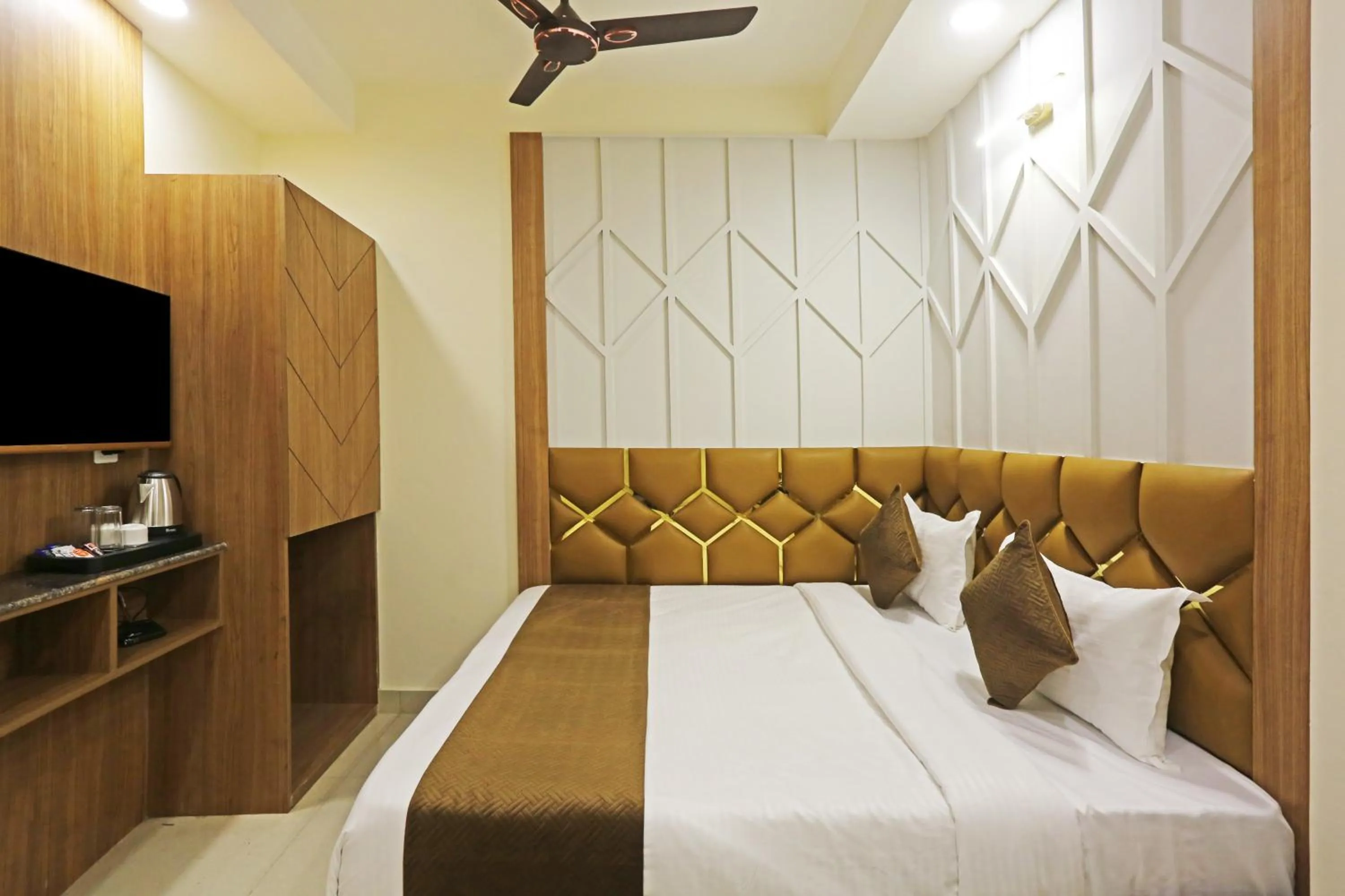 Bed in Hotel Nova Inn Near Delhi Airport