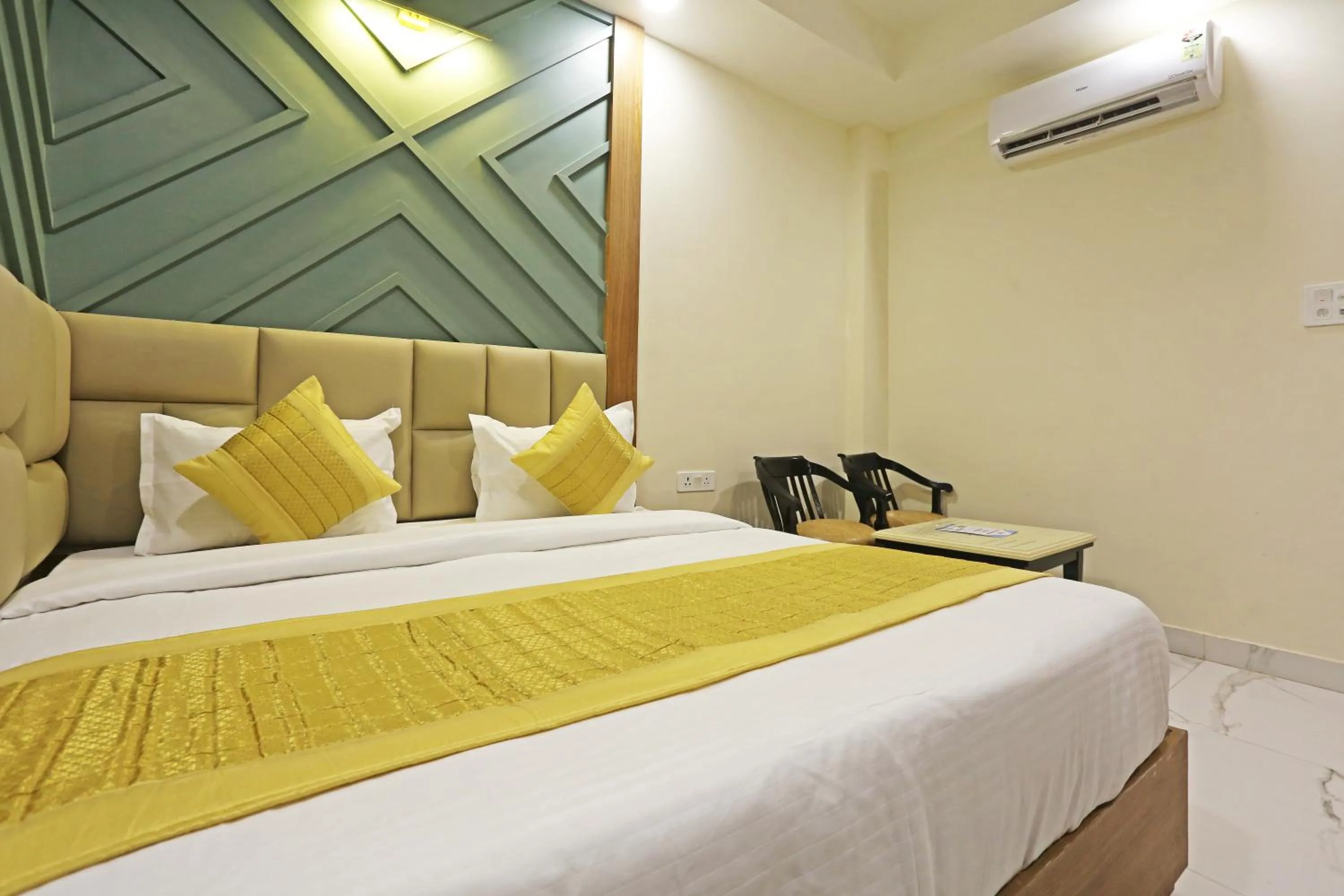 Bed in Hotel Nova Inn Near Delhi Airport