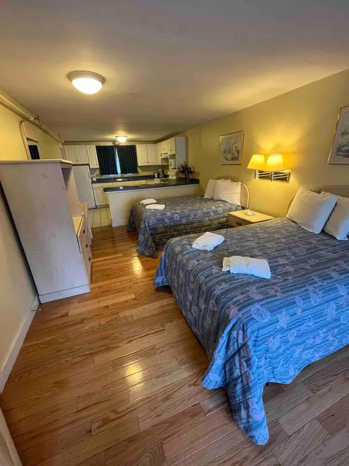 Deluxe 2 Double Beds with Kitchen Ocean View Second Floor (Corner Unit - V10)  in Beau Rivage Motel