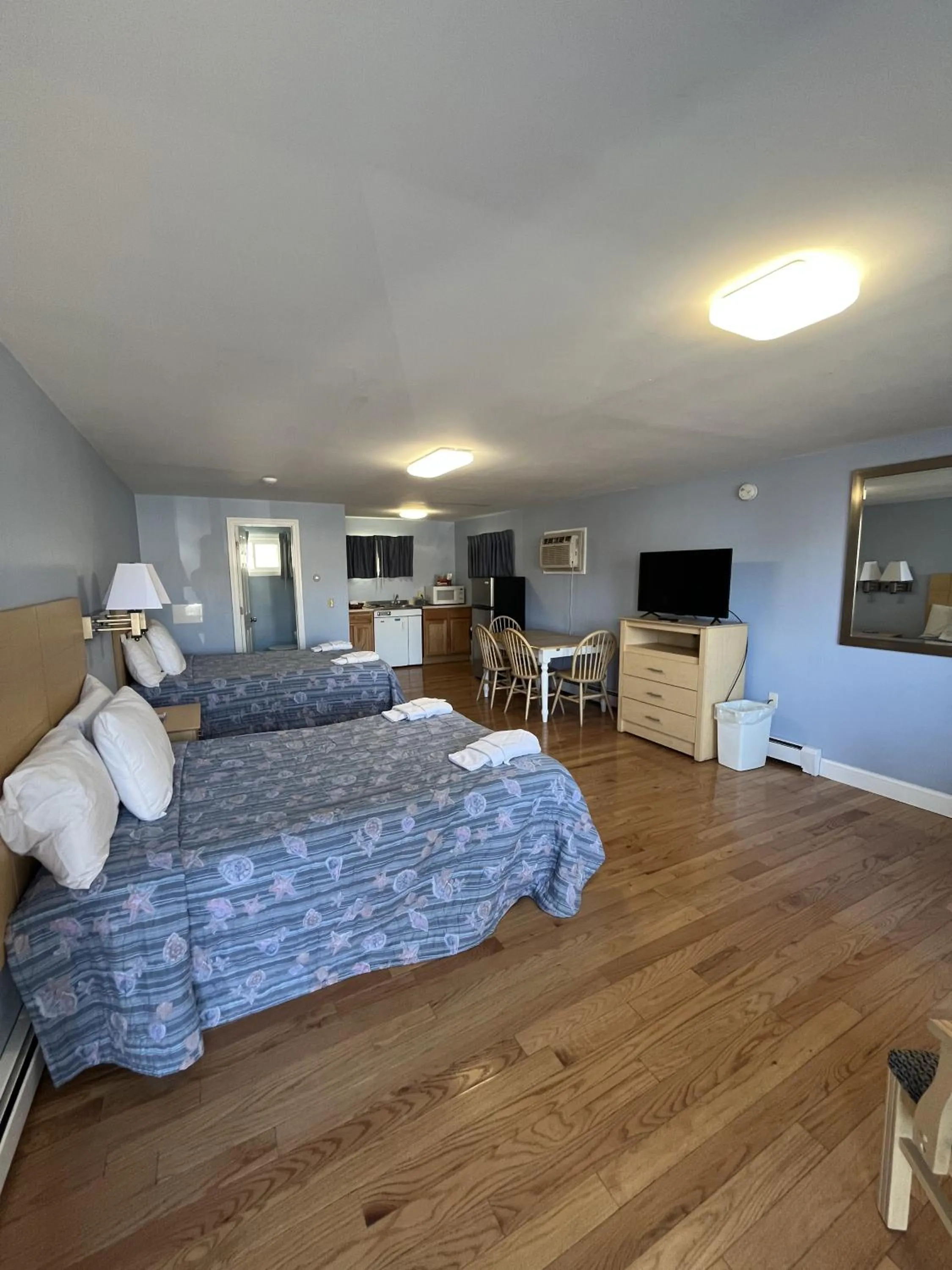 Deluxe 2 Double Beds with Kitchenette (Steps Required)  in Beau Rivage Motel