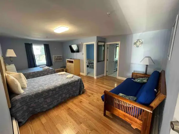 Deluxe 2 Double Beds, Futon and Kitchen (Corner Unit - STEPS REQUIRED - V12)  in Beau Rivage Motel