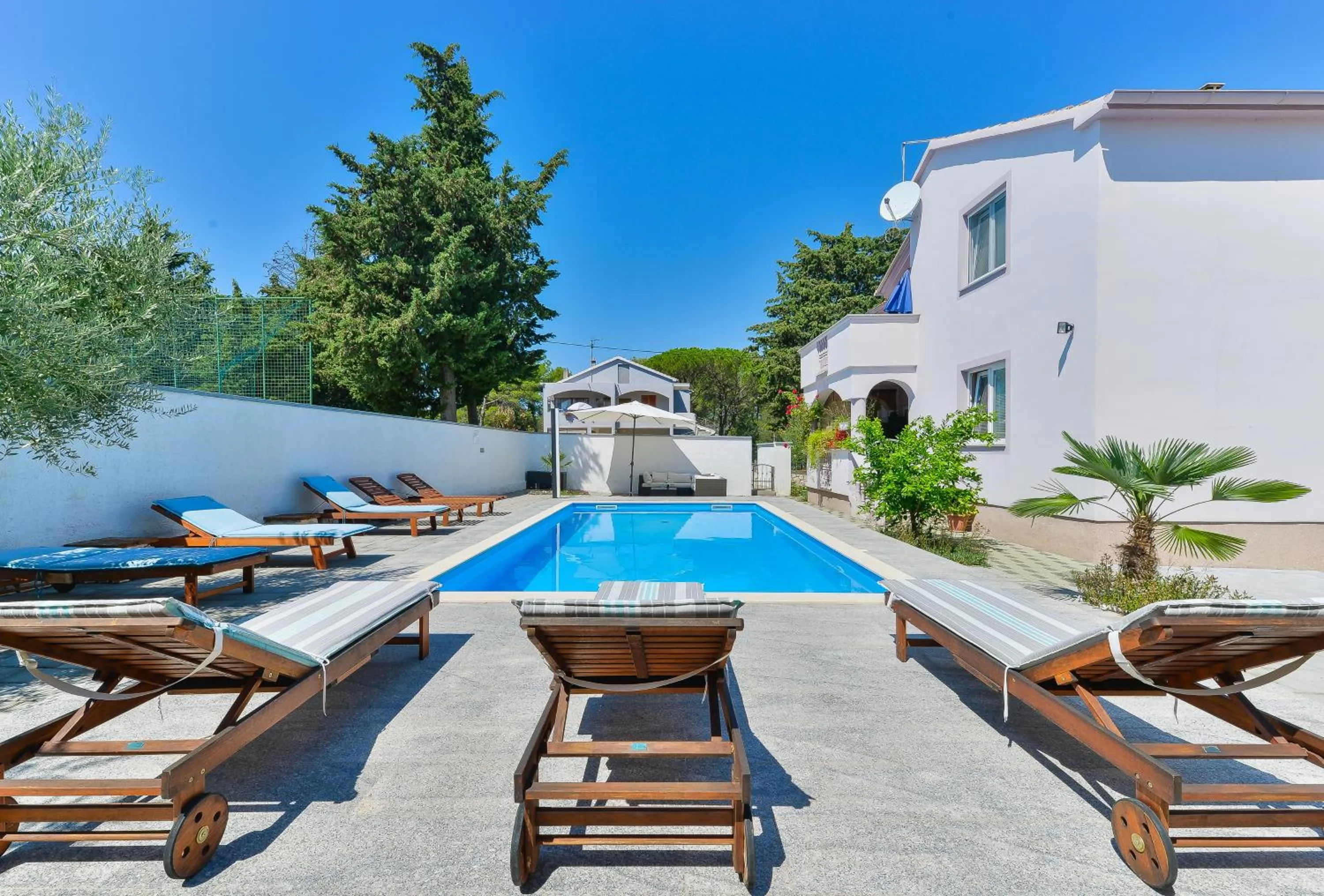 Apartments Crno