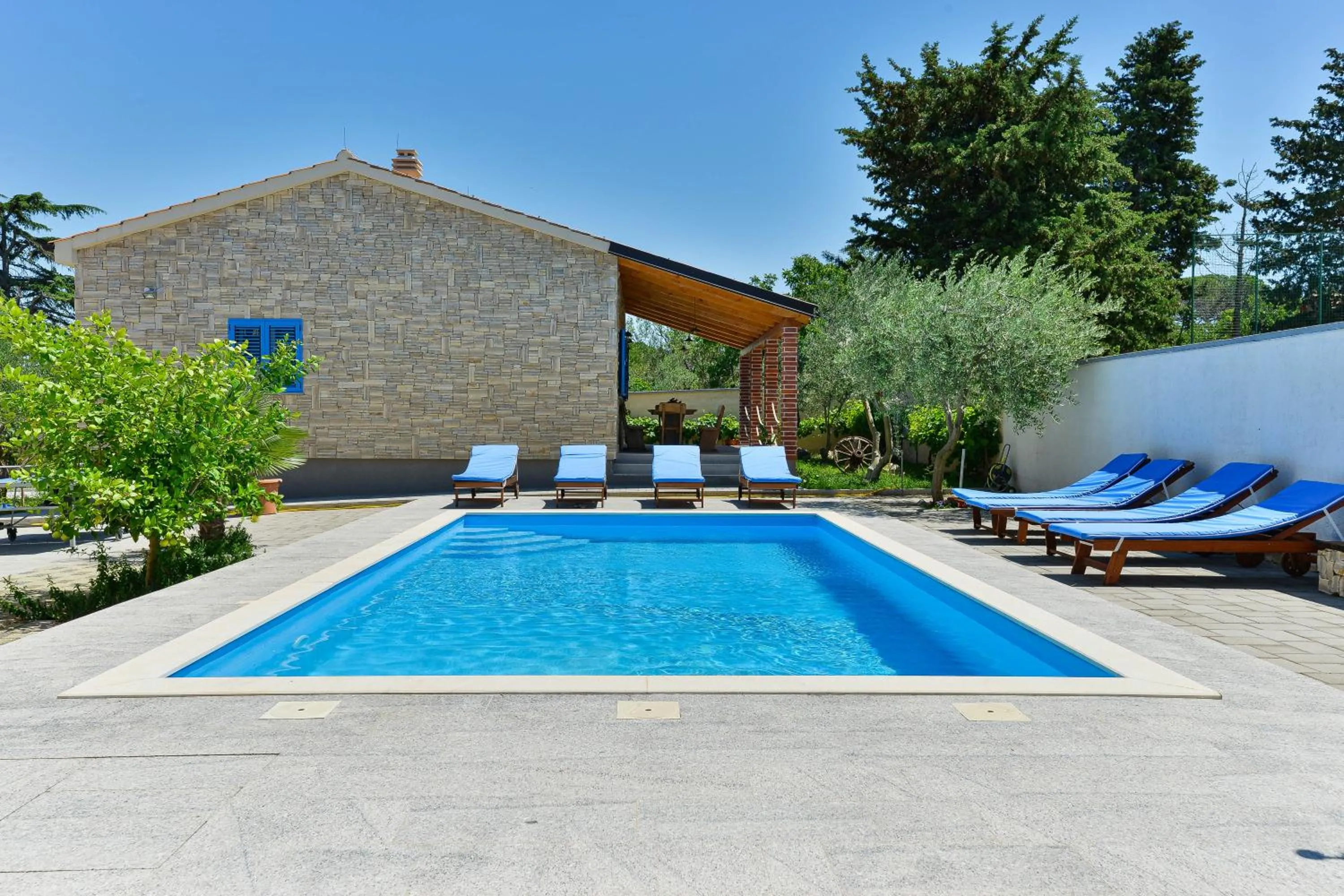 Apartments Crno