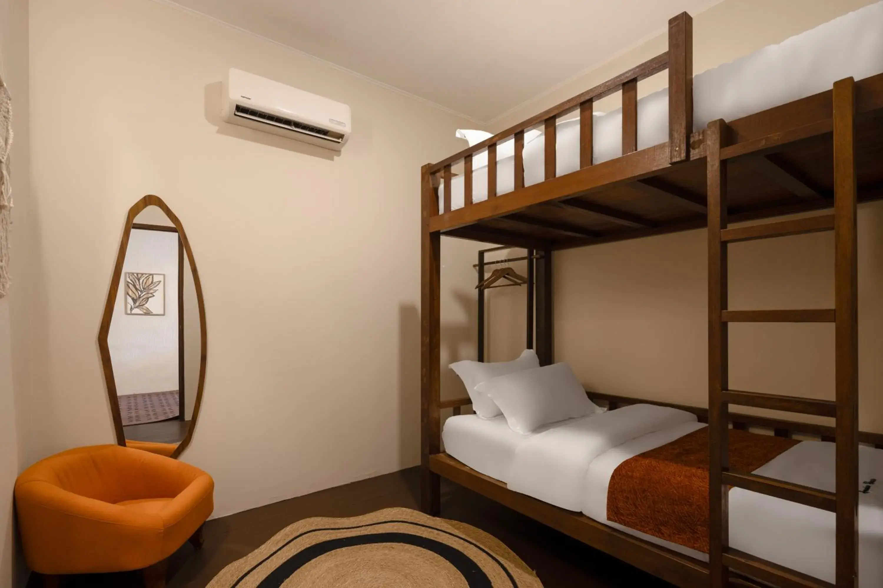 Twin Room with Shared Bathroom in Armenian House by IIP Twin Room with Shared Bathroom in Armenian House by IIP