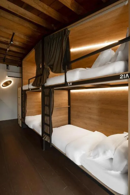 Bed in Armenian House by IIP