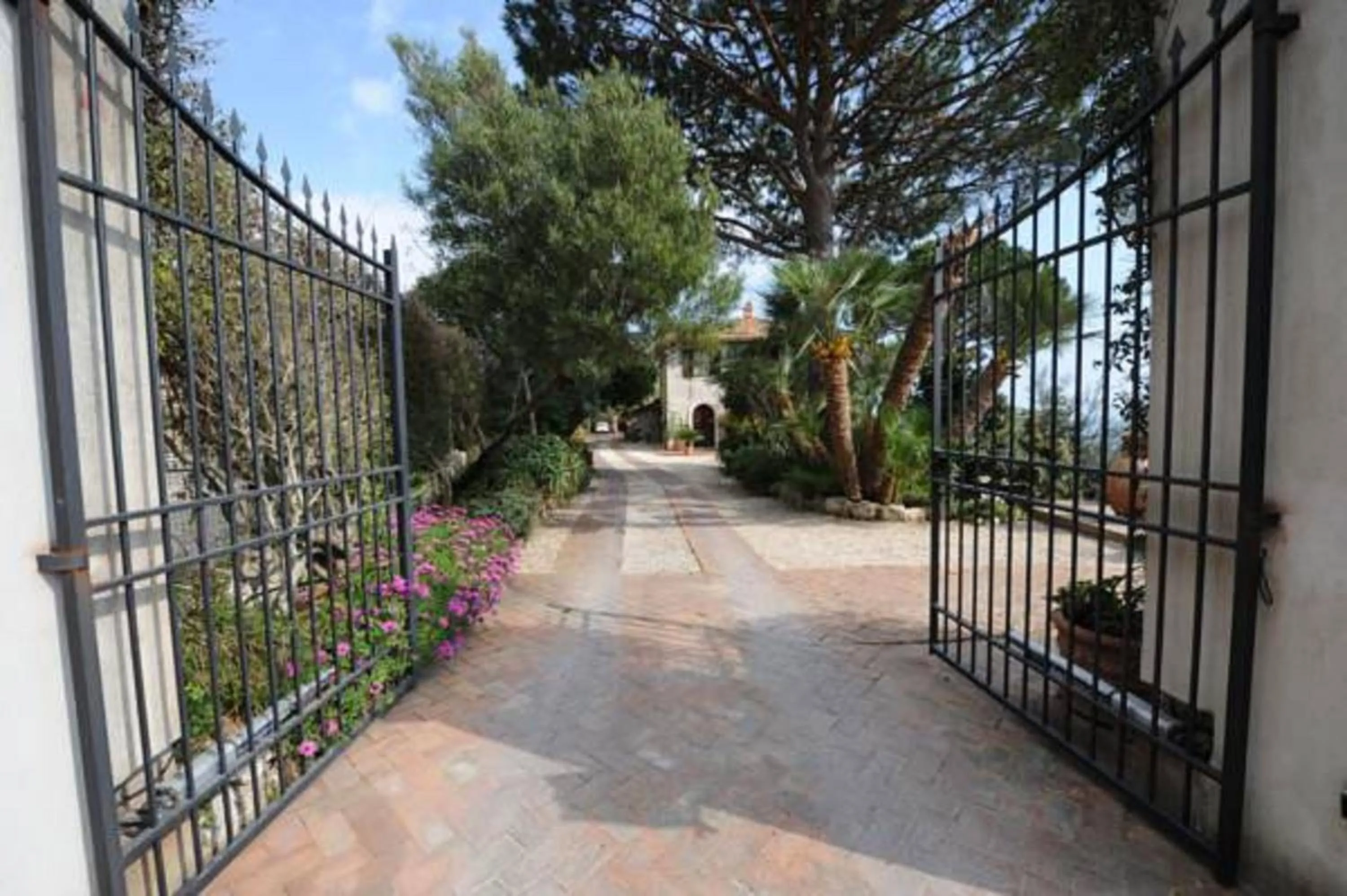 Il Casale villa con piscina e giardino vista mare
