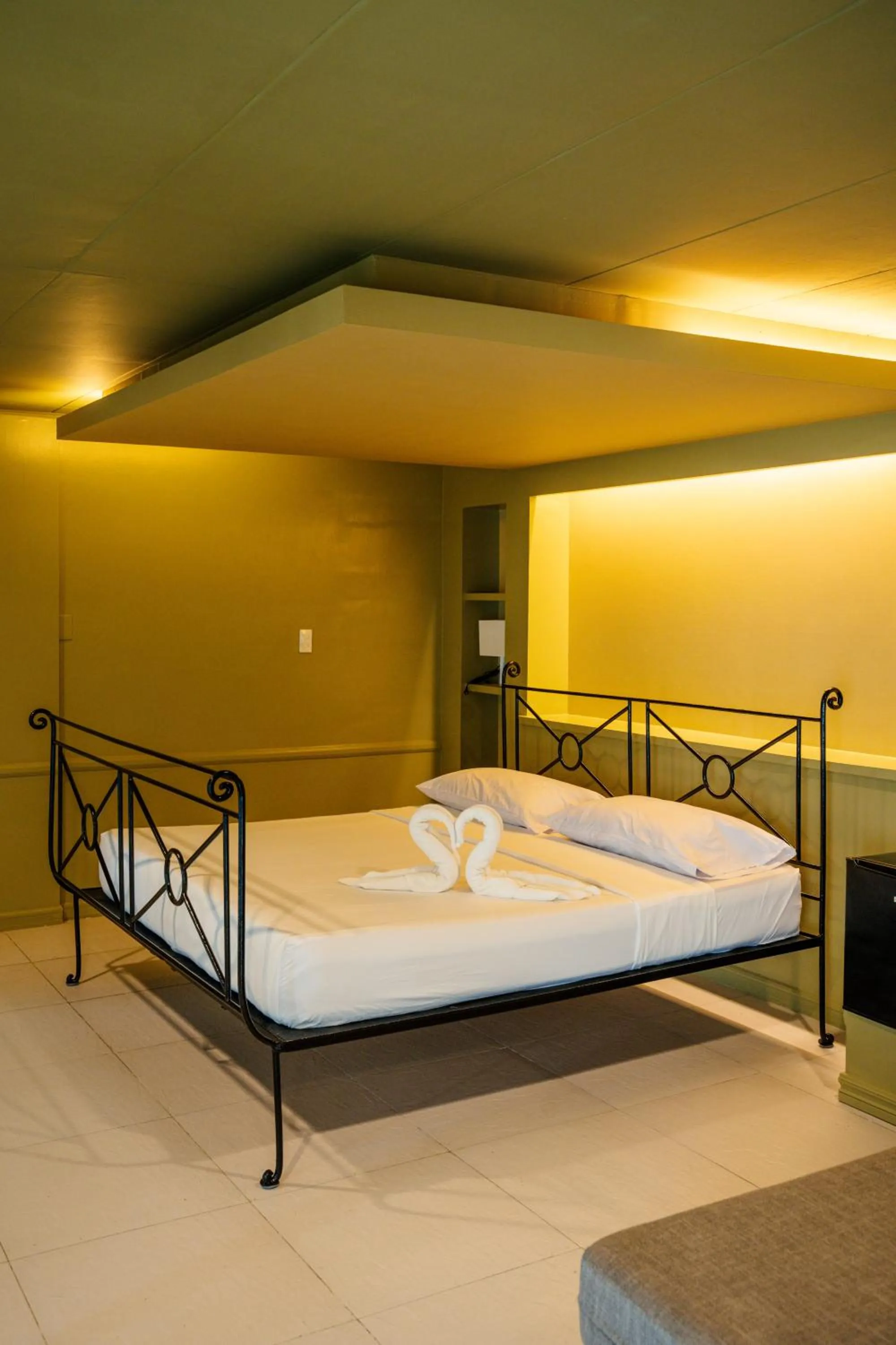 Bed in Jacobs Hill Tagaytay