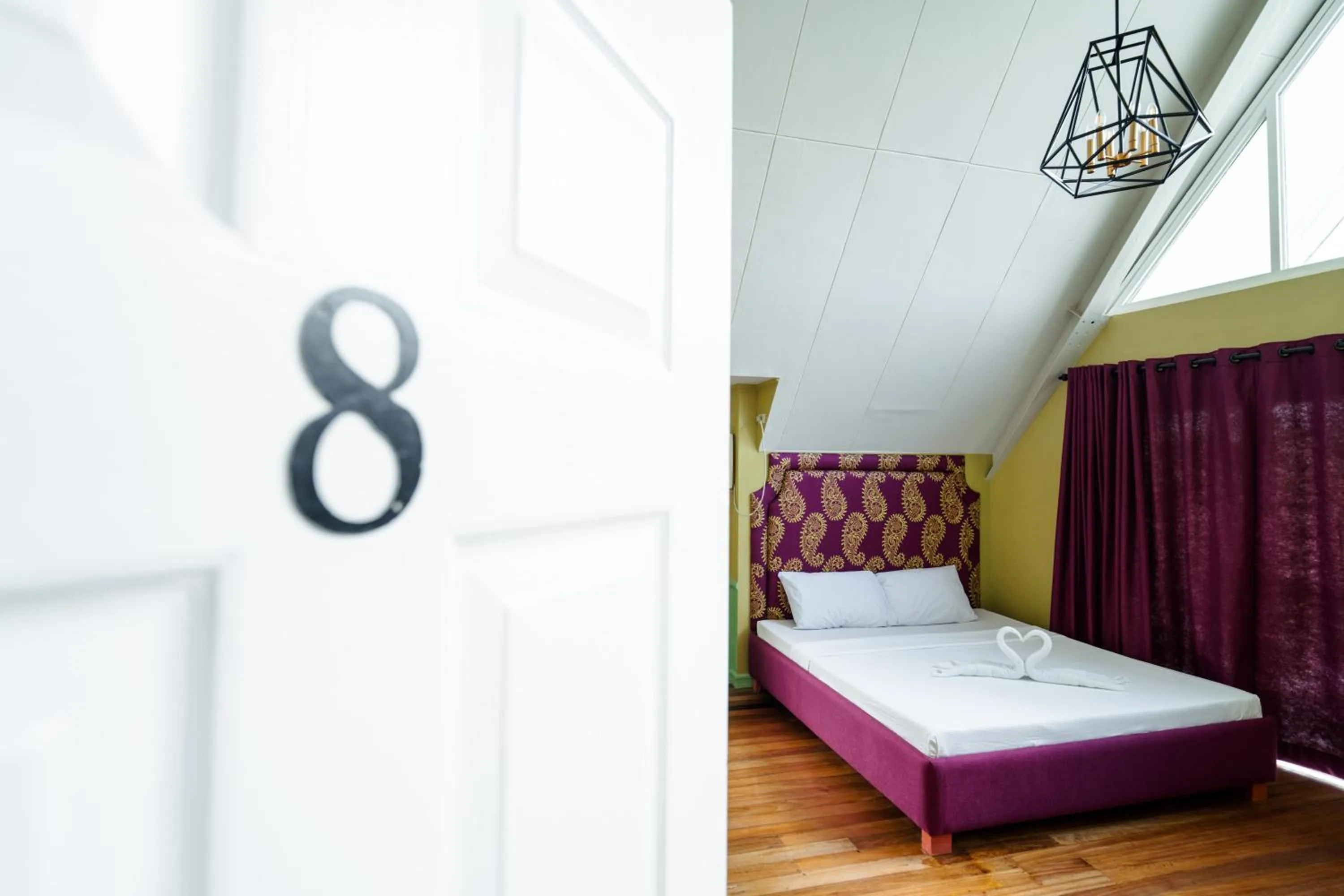 Bed in Jacobs Hill Tagaytay