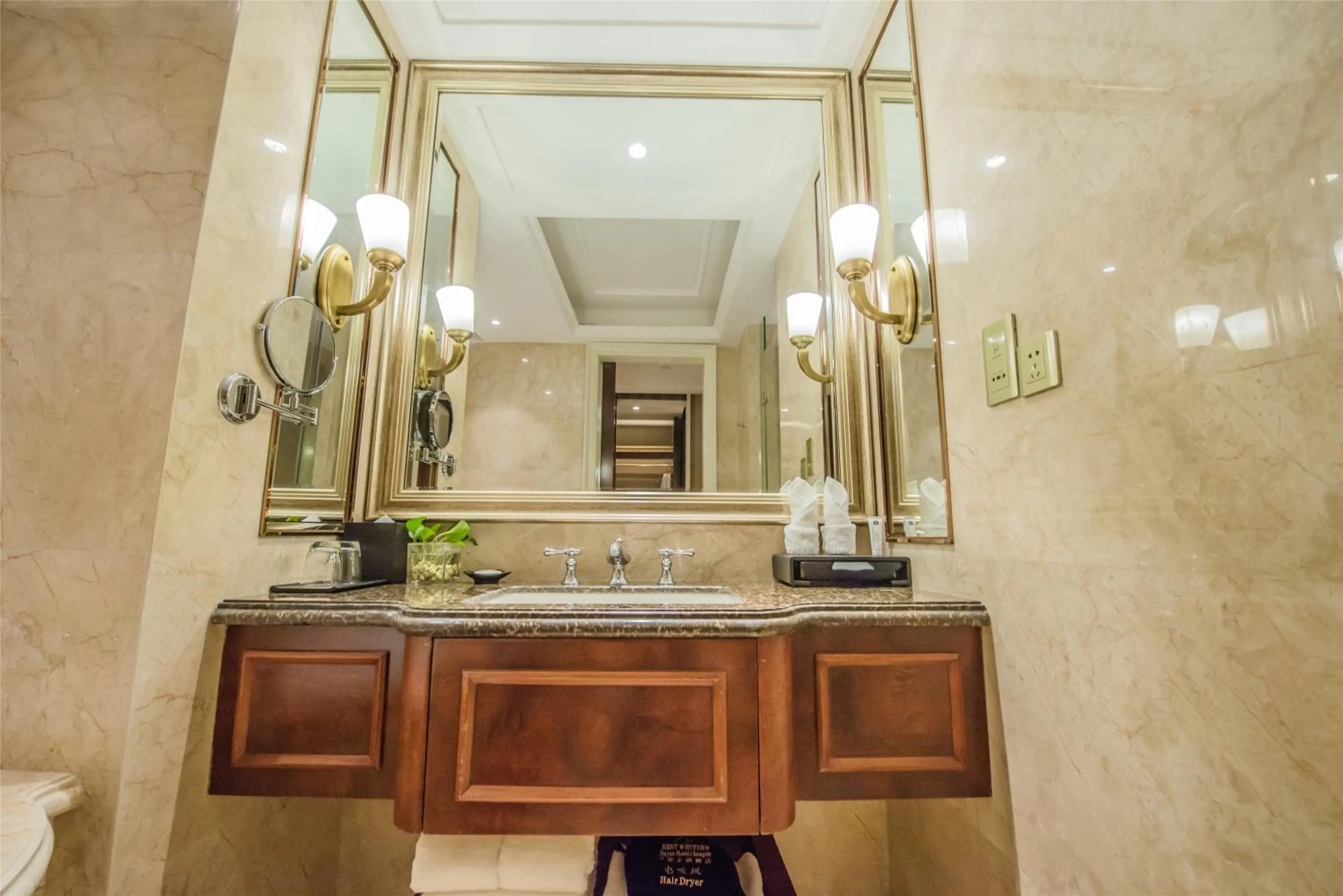 Bathroom in Chengdu Jin Yun Hotel