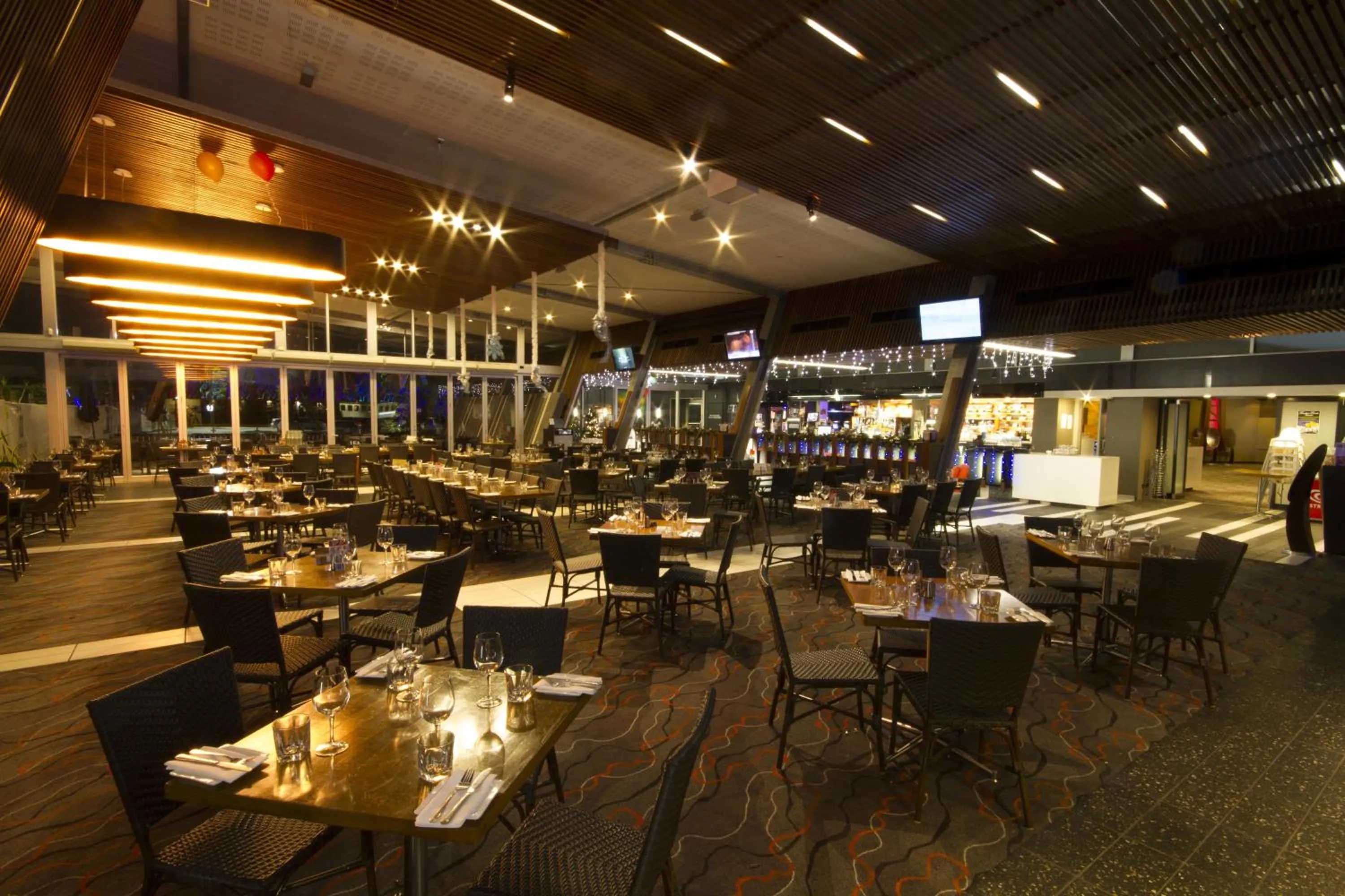 Restaurant/places to eat in Calamvale Hotel Suites and Conference Centre