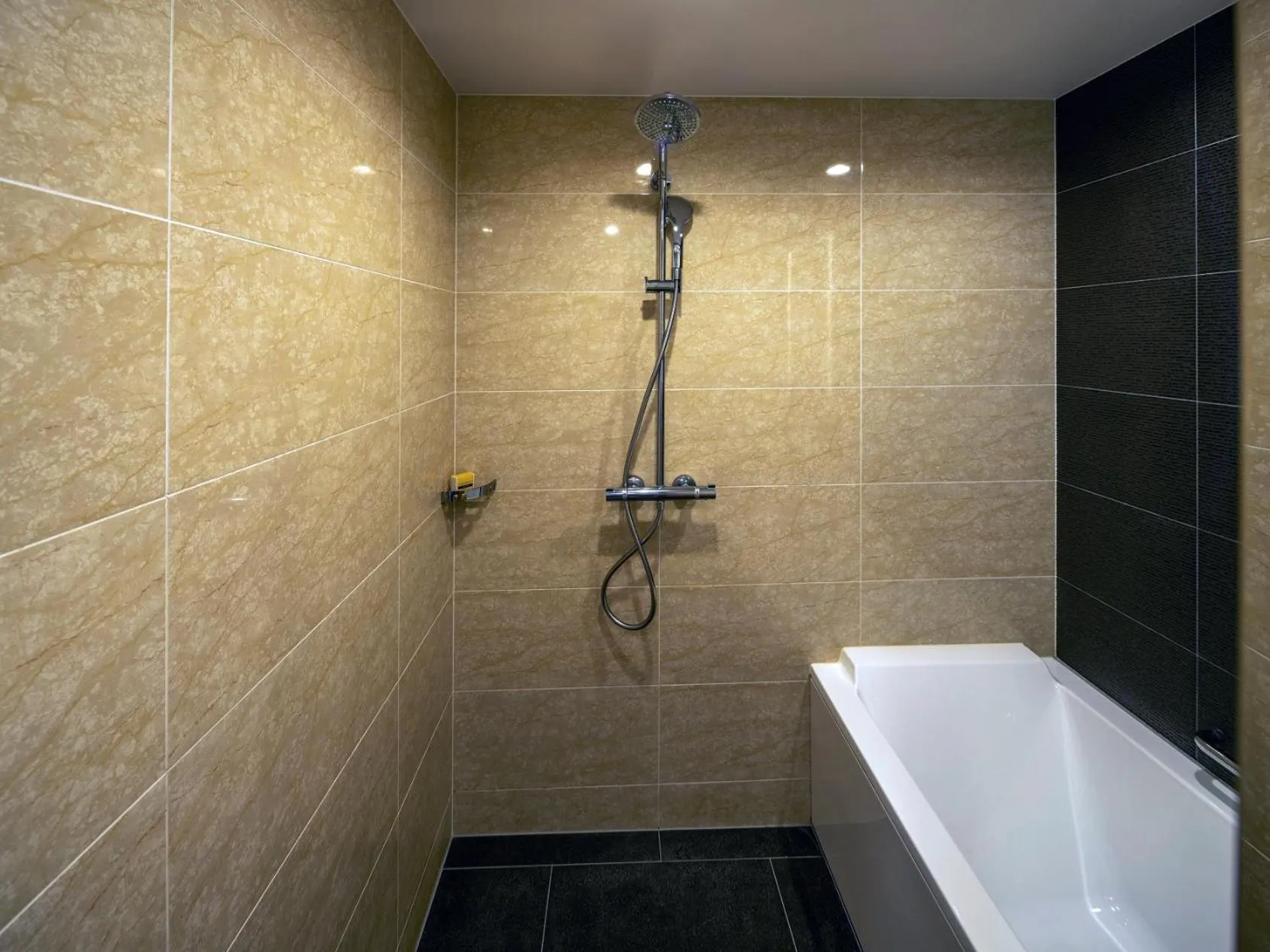 Shower in Hyatt Regency Naha, Okinawa