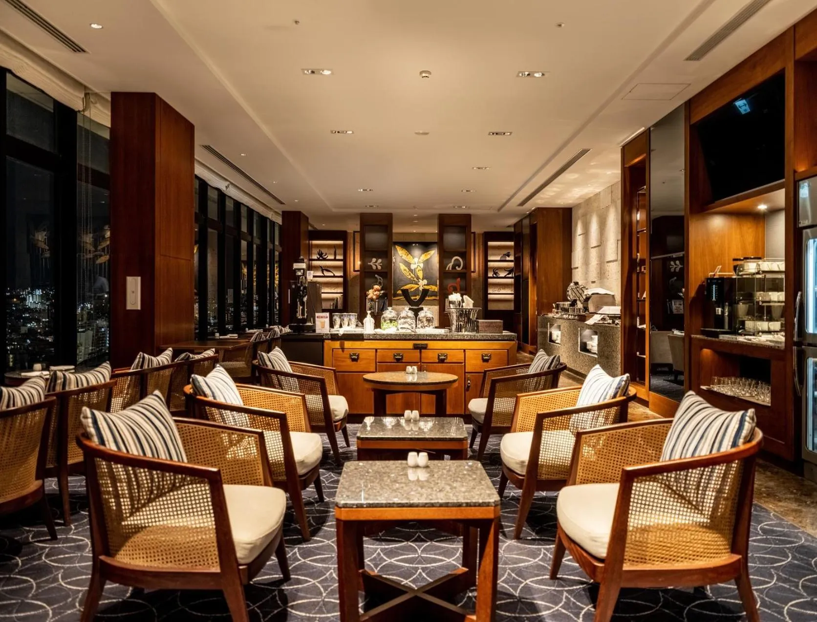 Lounge or bar in Hyatt Regency Naha, Okinawa