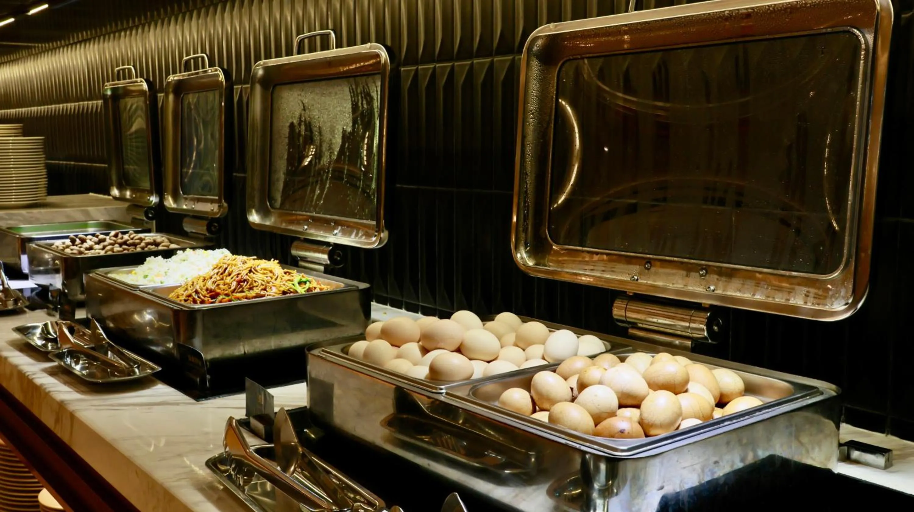 Buffet breakfast in Shanghai Hongqiao Yankuang Tulip Hotel