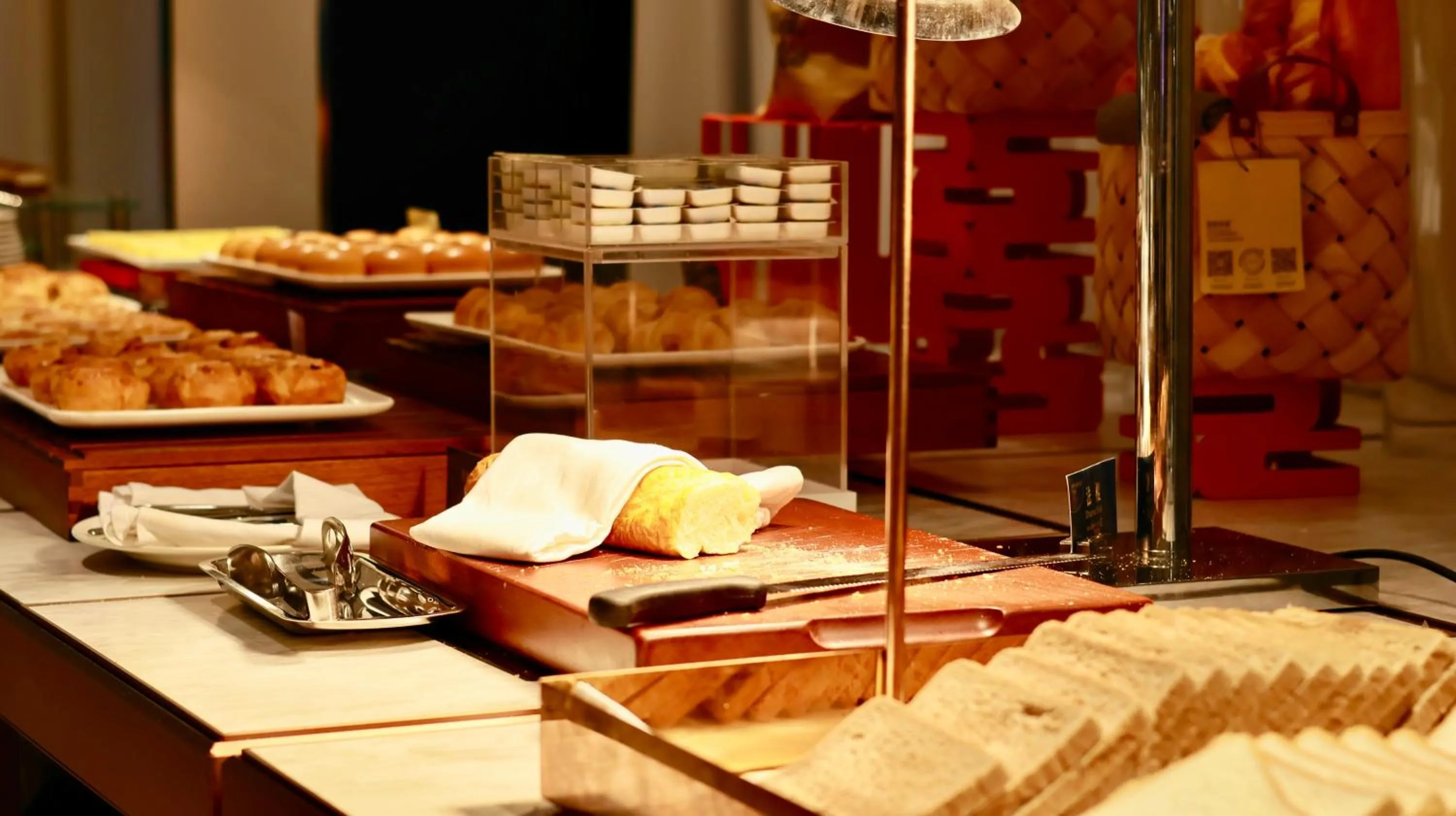 Buffet breakfast in Shanghai Hongqiao Yankuang Tulip Hotel