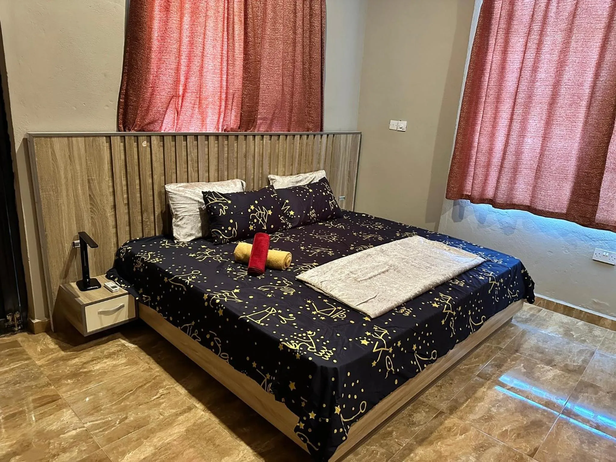 Bed in Nanani Luxury Villa