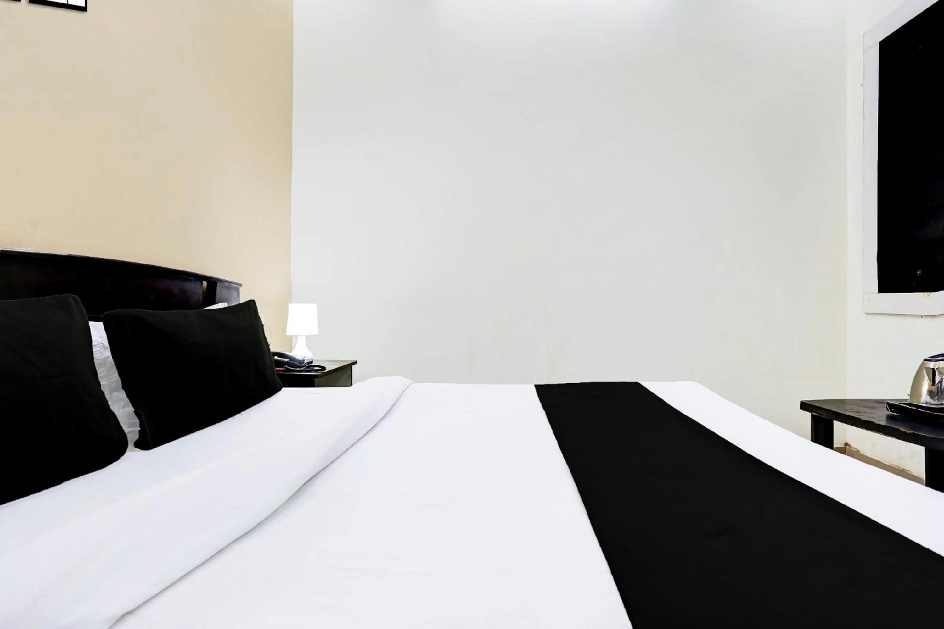 Bedroom in HOTEL O ORVIN INN