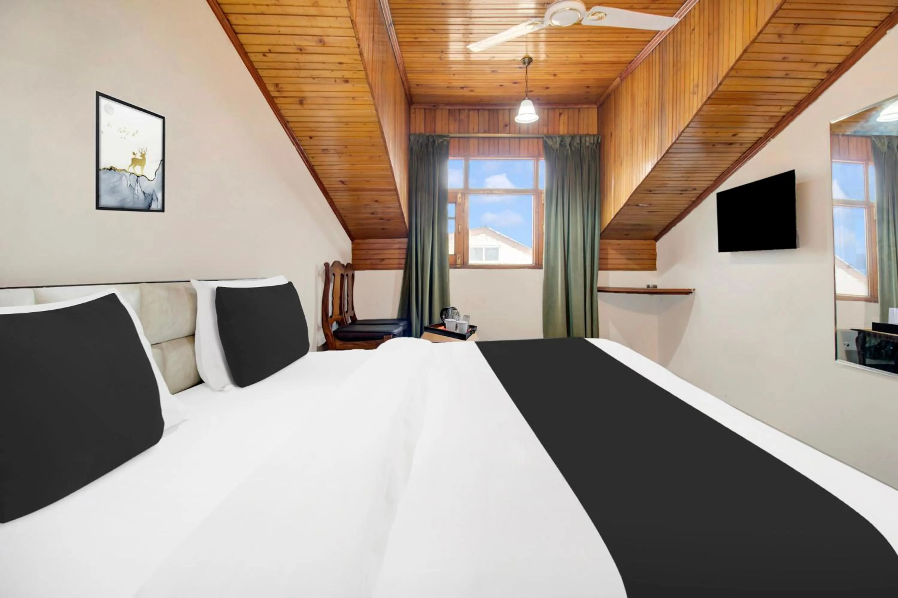 Bedroom, Bed in Super Townhouse Rajbagh Formerly Hotel Modern