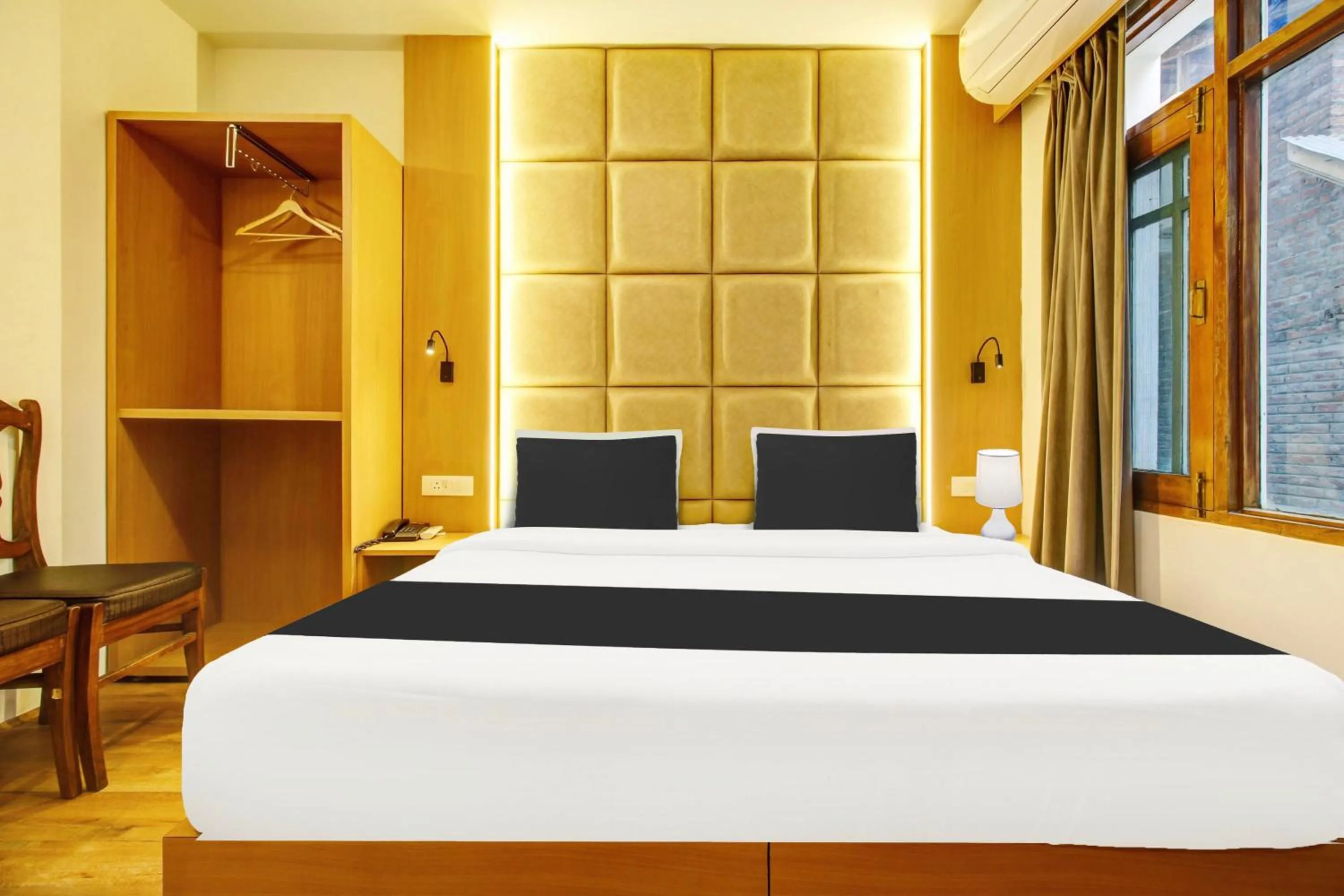 Bedroom, Bed in Super Townhouse Rajbagh Formerly Hotel Modern