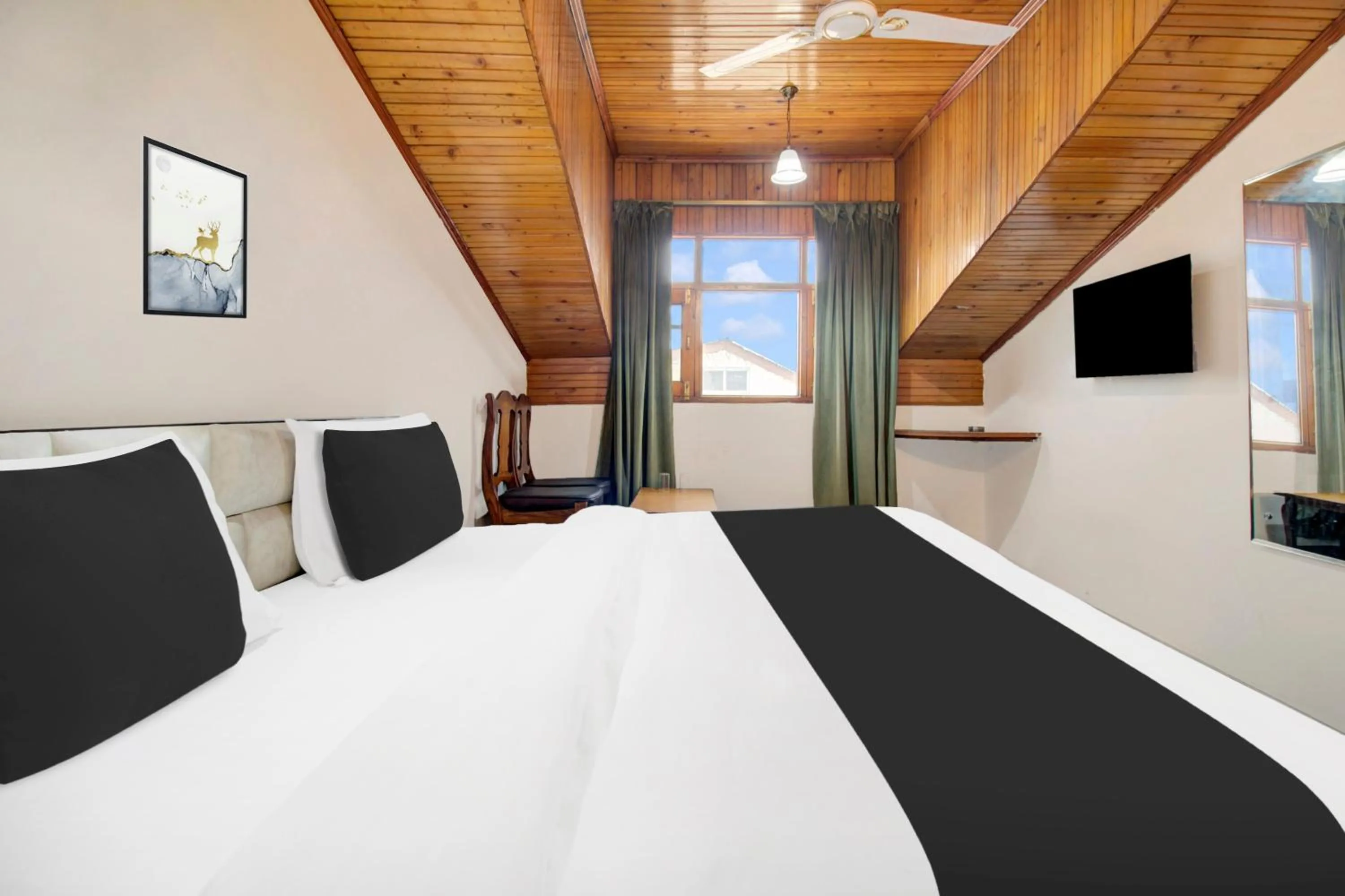 Bedroom, Bed in Super Townhouse Rajbagh Formerly Hotel Modern