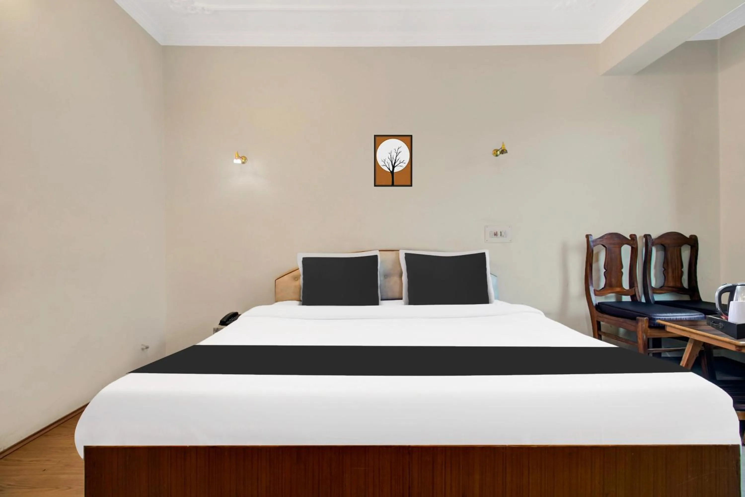 Bedroom, Bed in Super Townhouse Rajbagh Formerly Hotel Modern