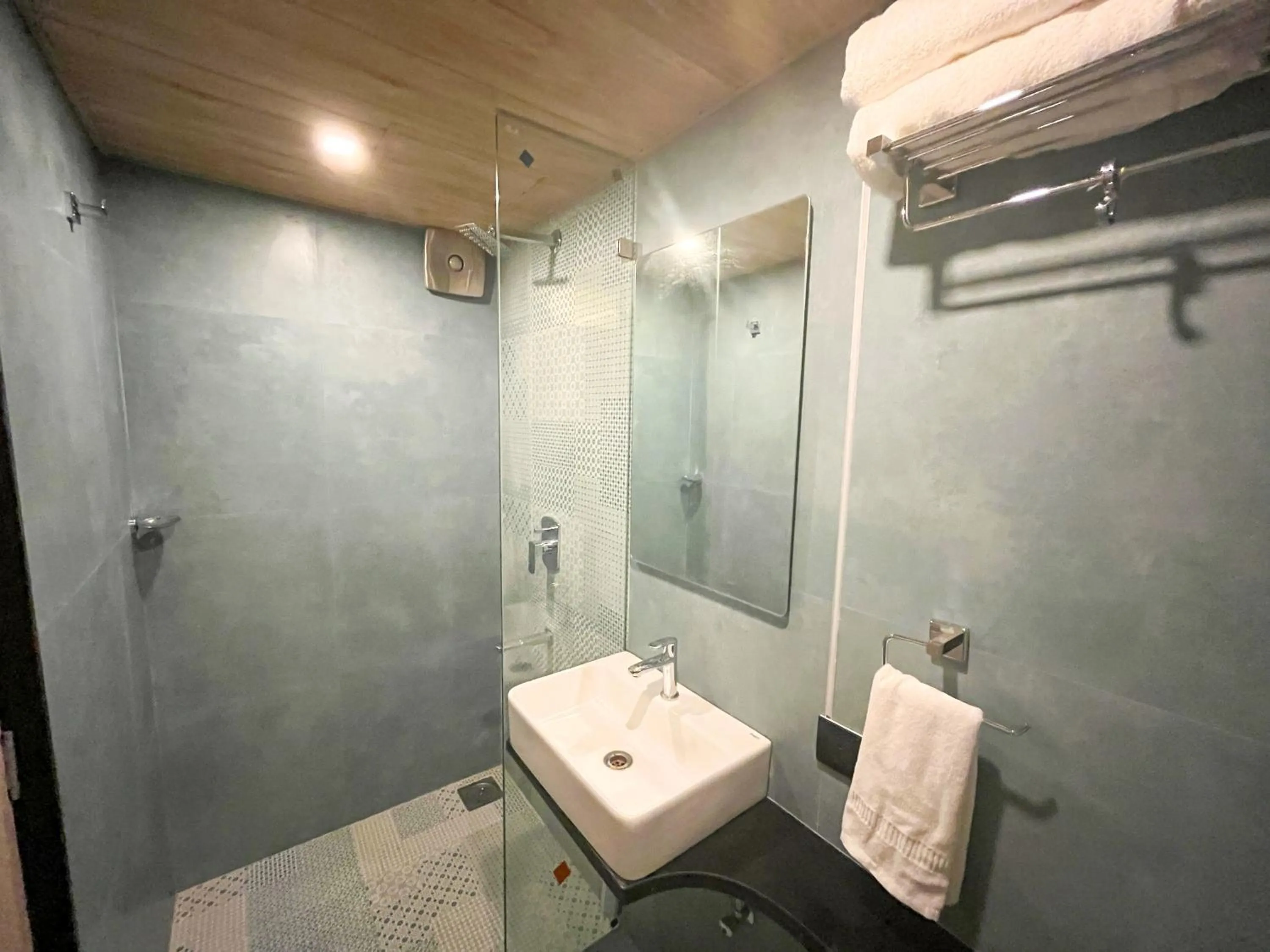 Shower in Bandra Stays