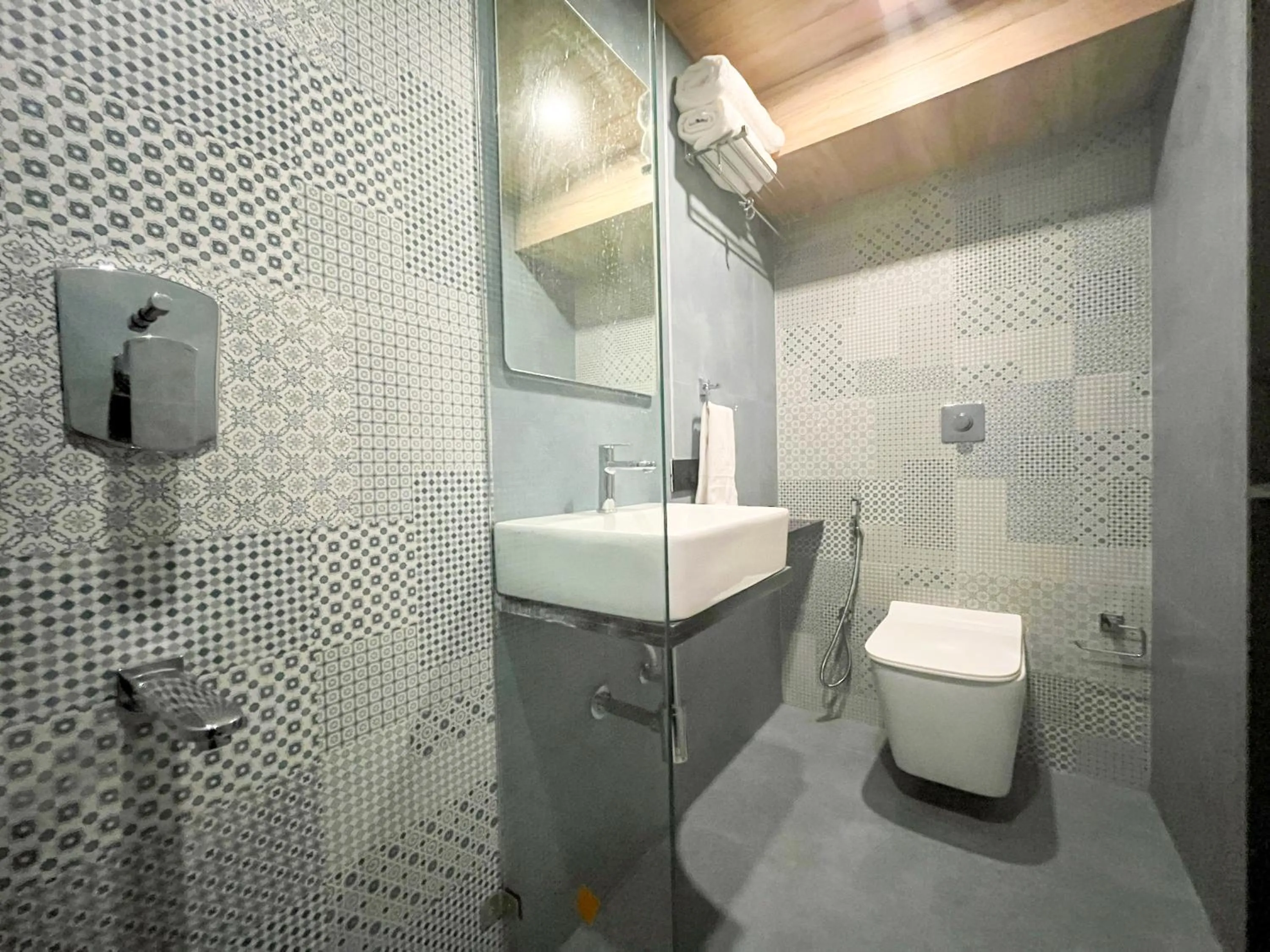 Toilet in Bandra Stays