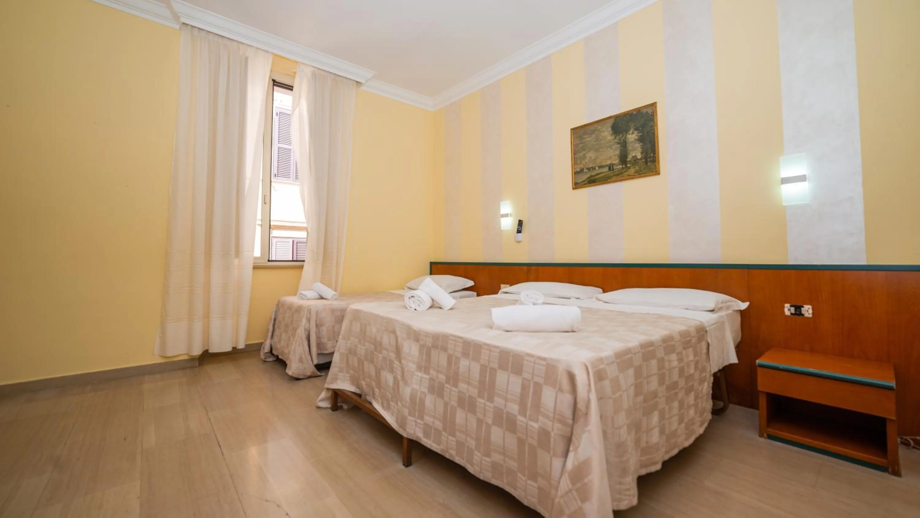 Bedroom, Bed in Hotel Center 3