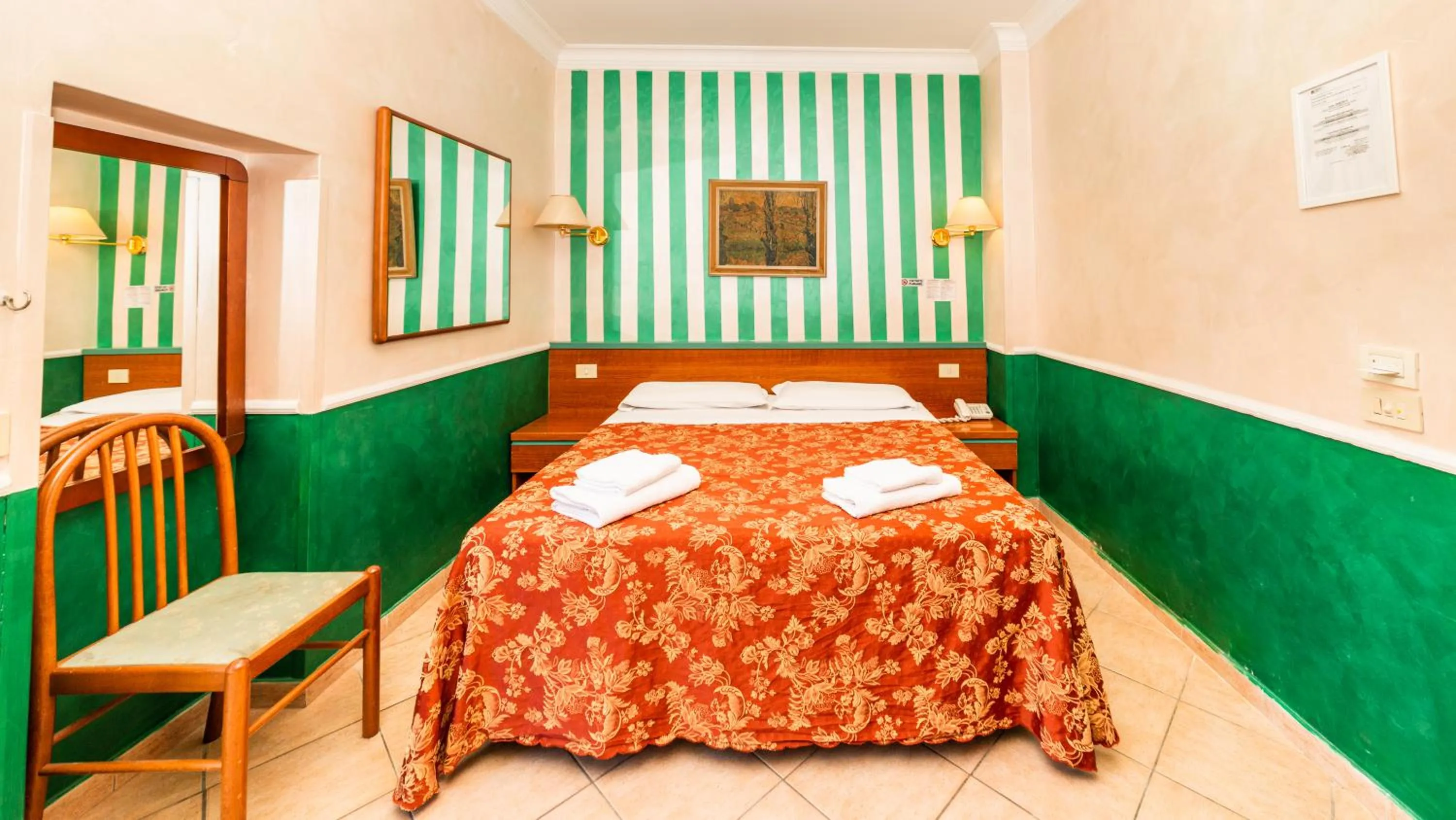 Bedroom, Bed in Hotel Center 3