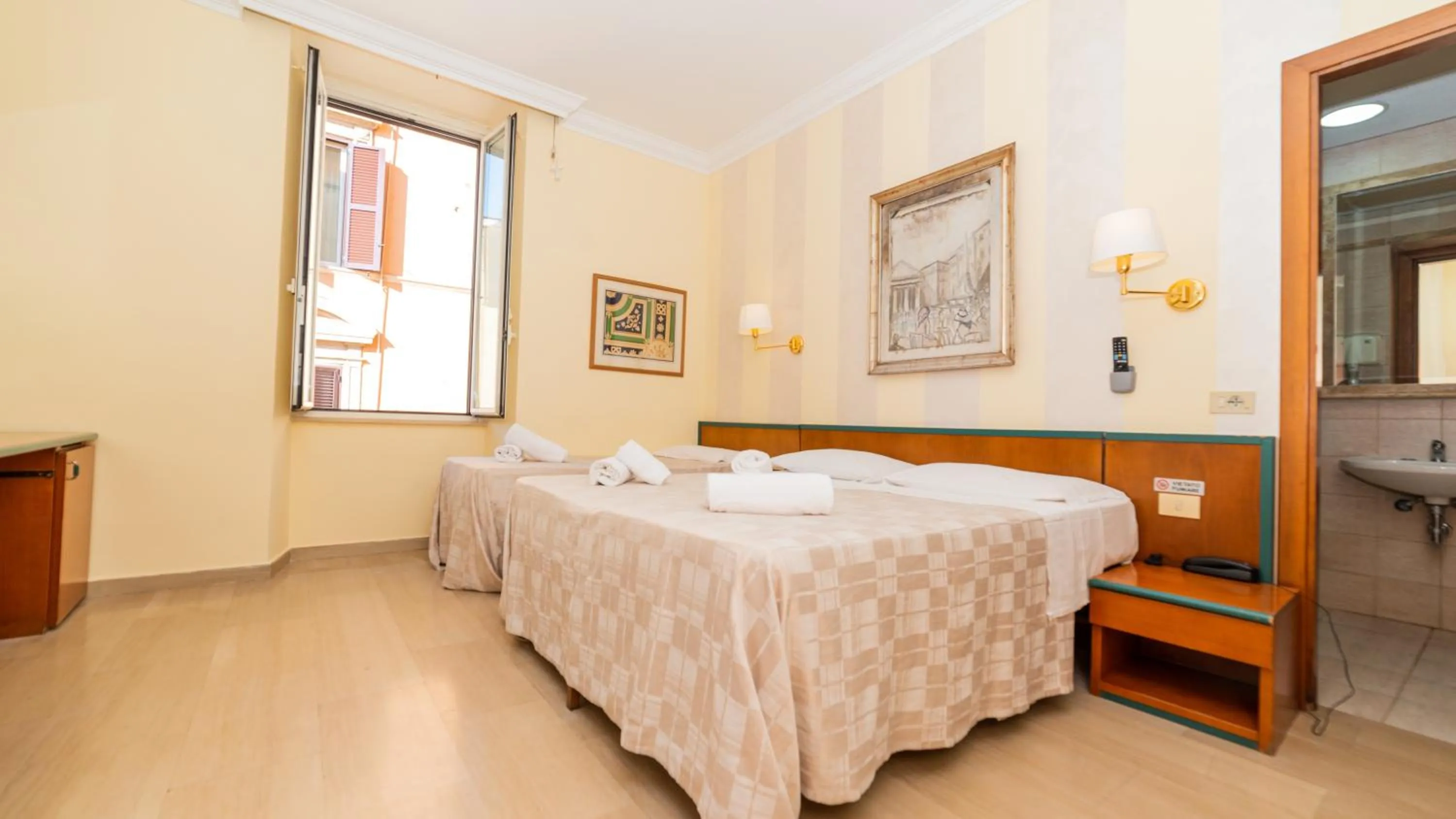 Bedroom, Bed in Hotel Center 3