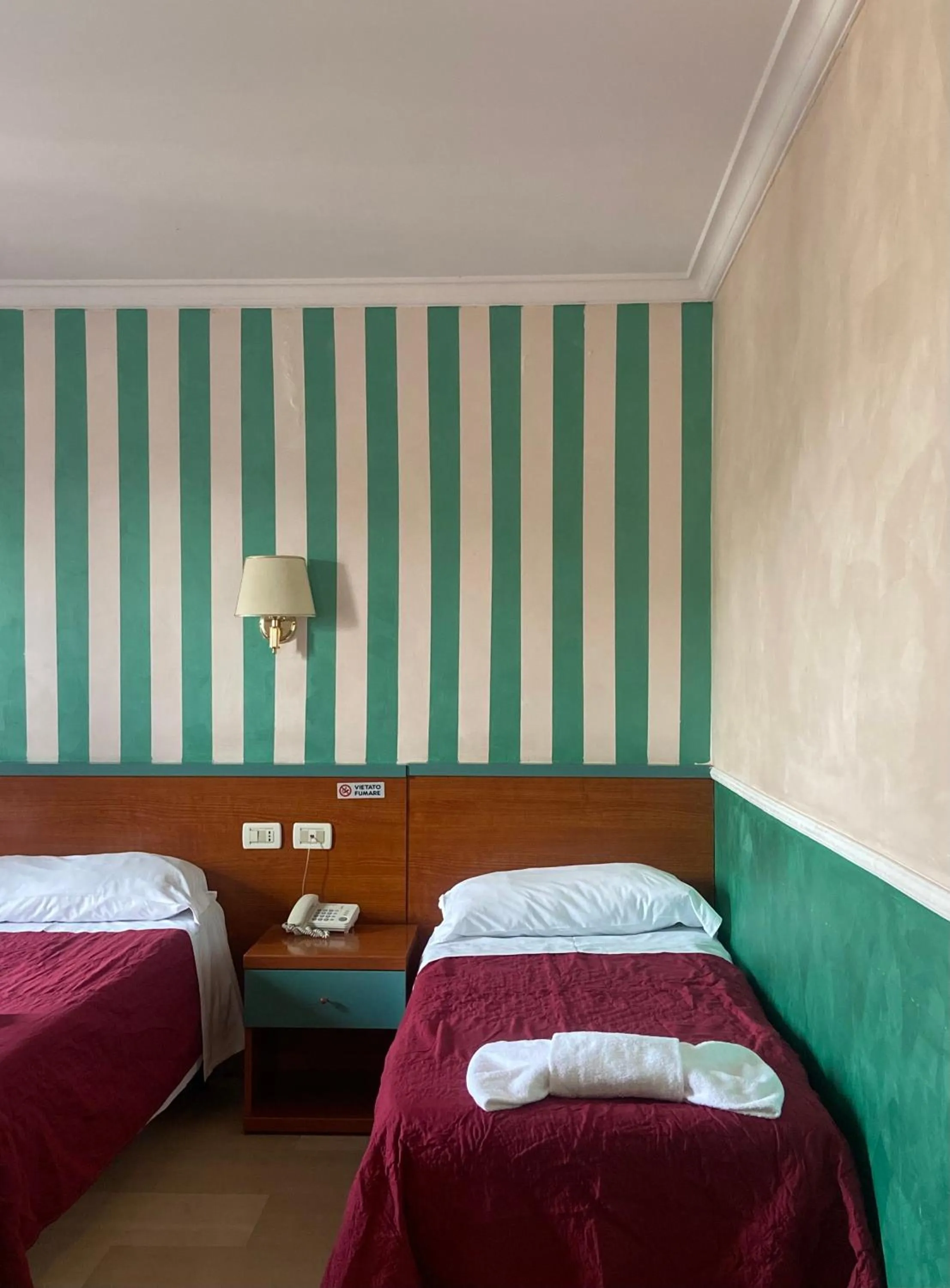 Bed in Hotel Center 3