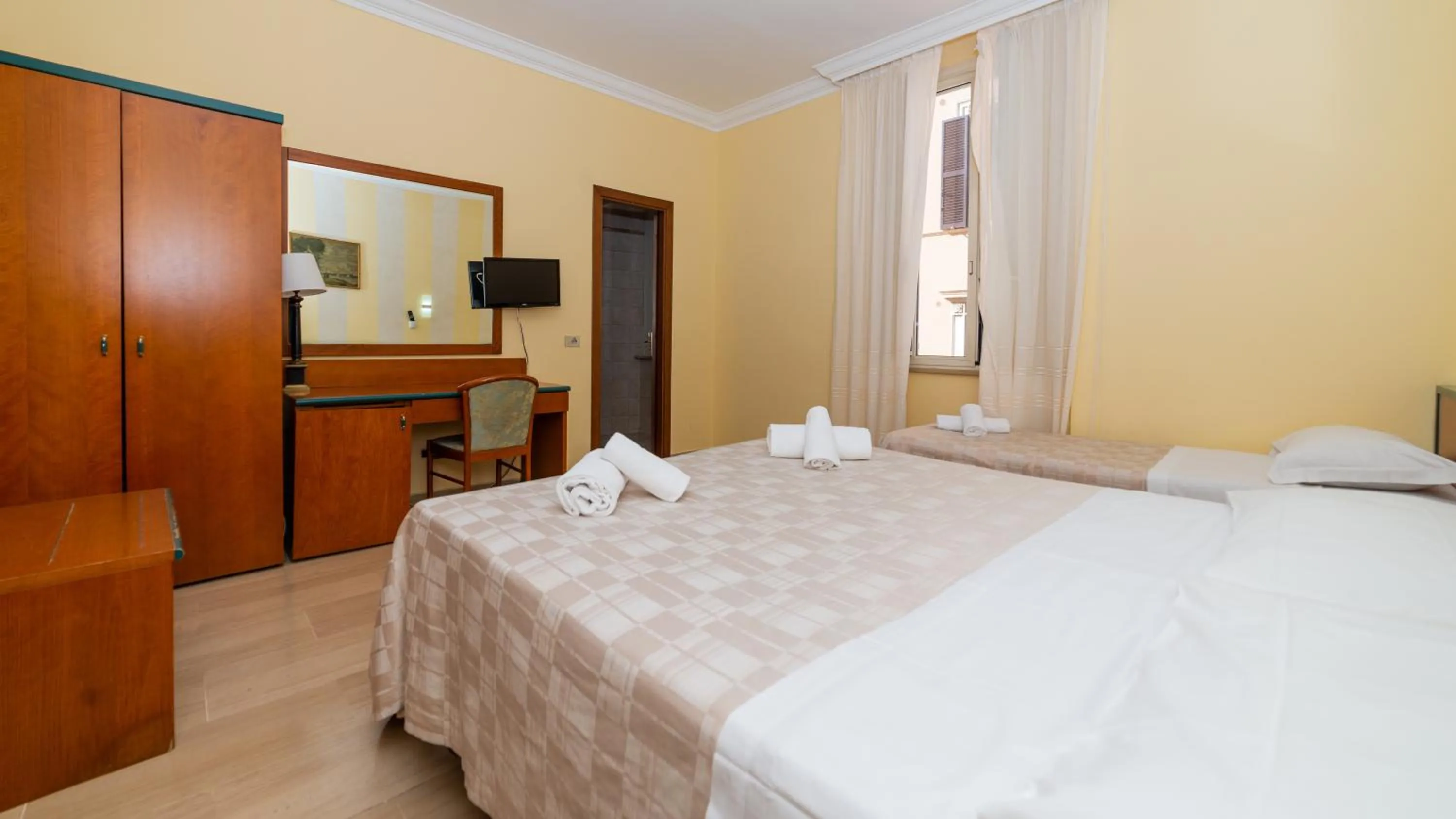 Bedroom, Bed in Hotel Center 3