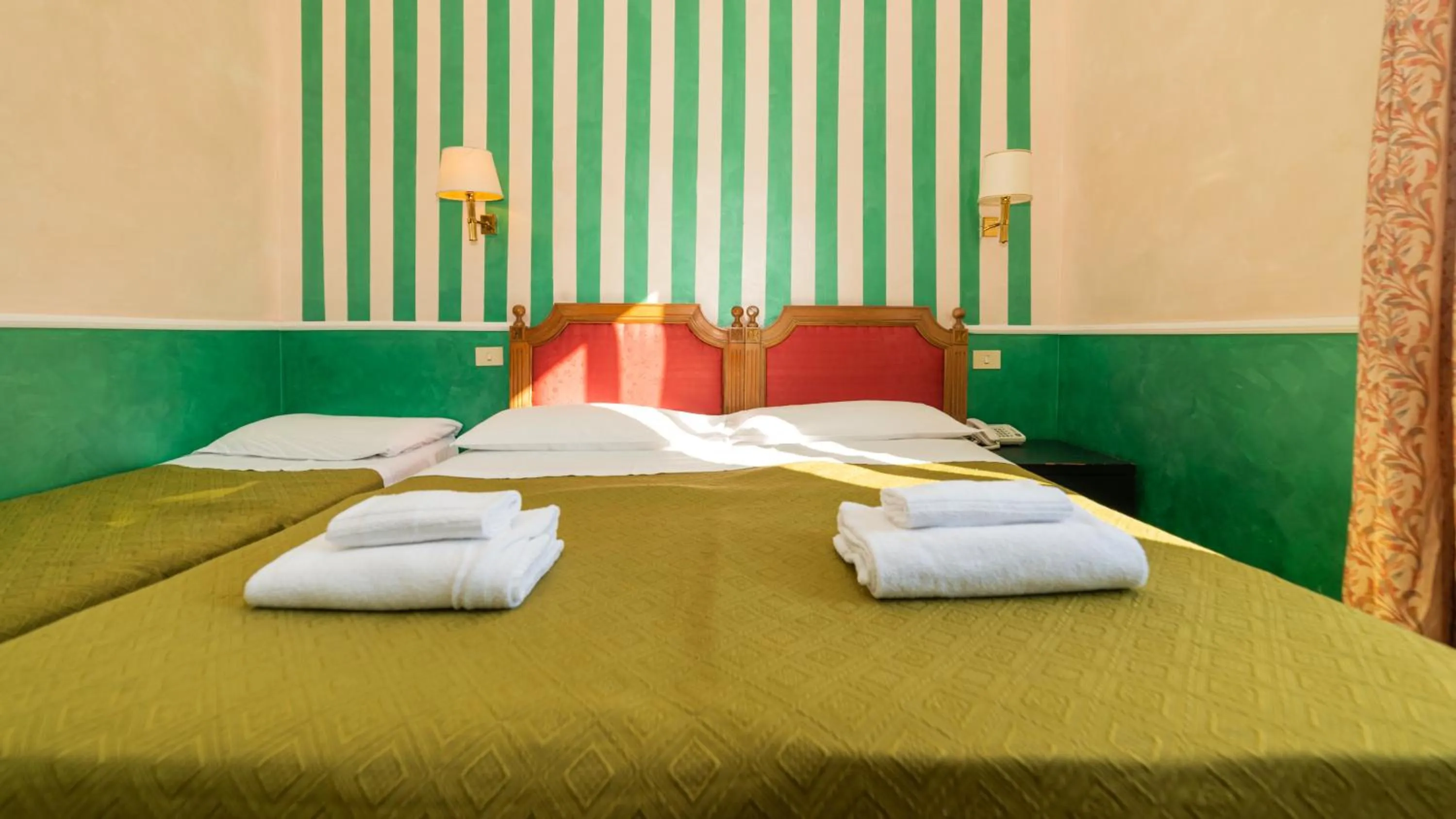 Bed in Hotel Center 3