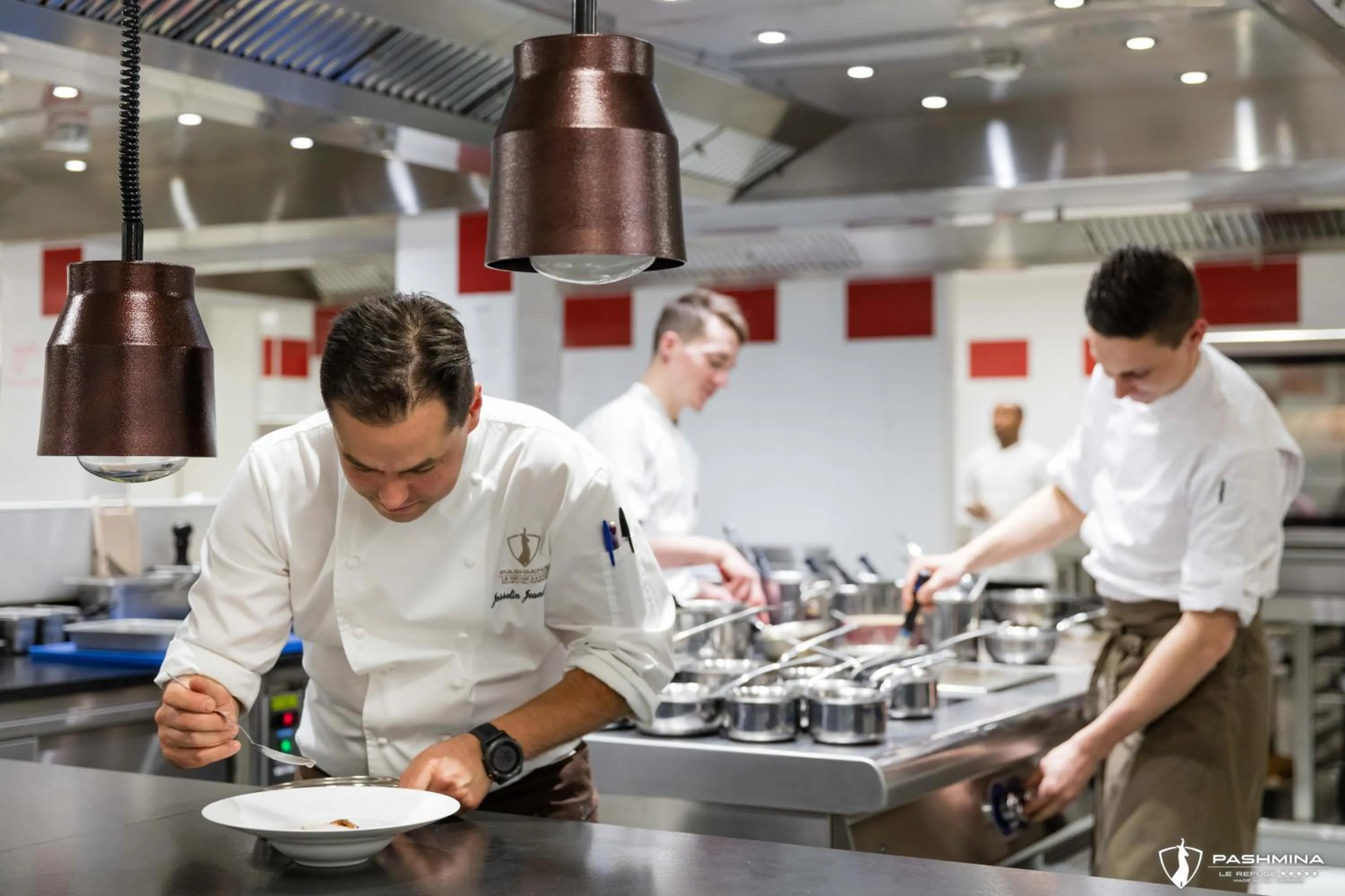 Staff in Hotel Pashmina Le Refuge