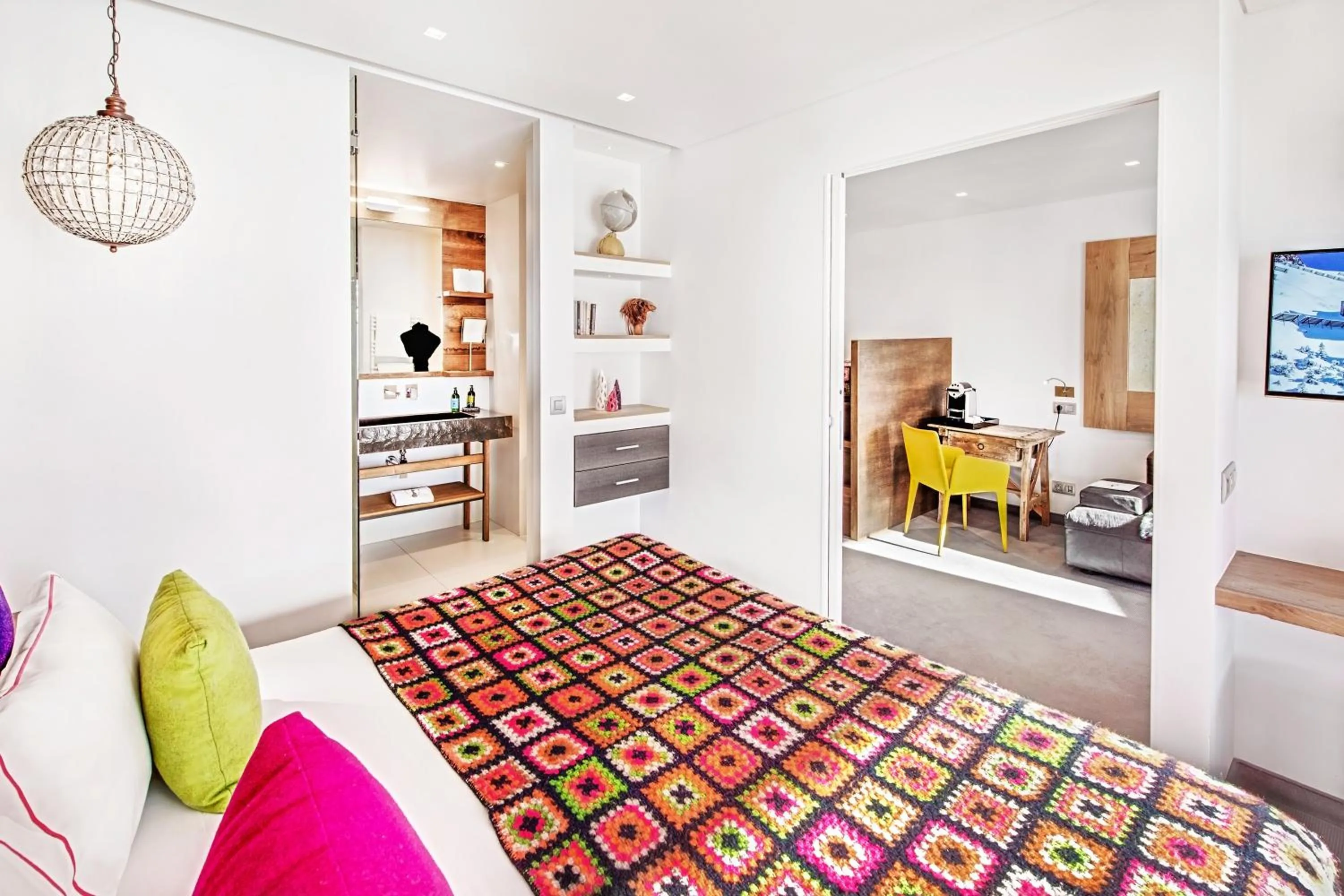 Bed in Hotel Pashmina Le Refuge