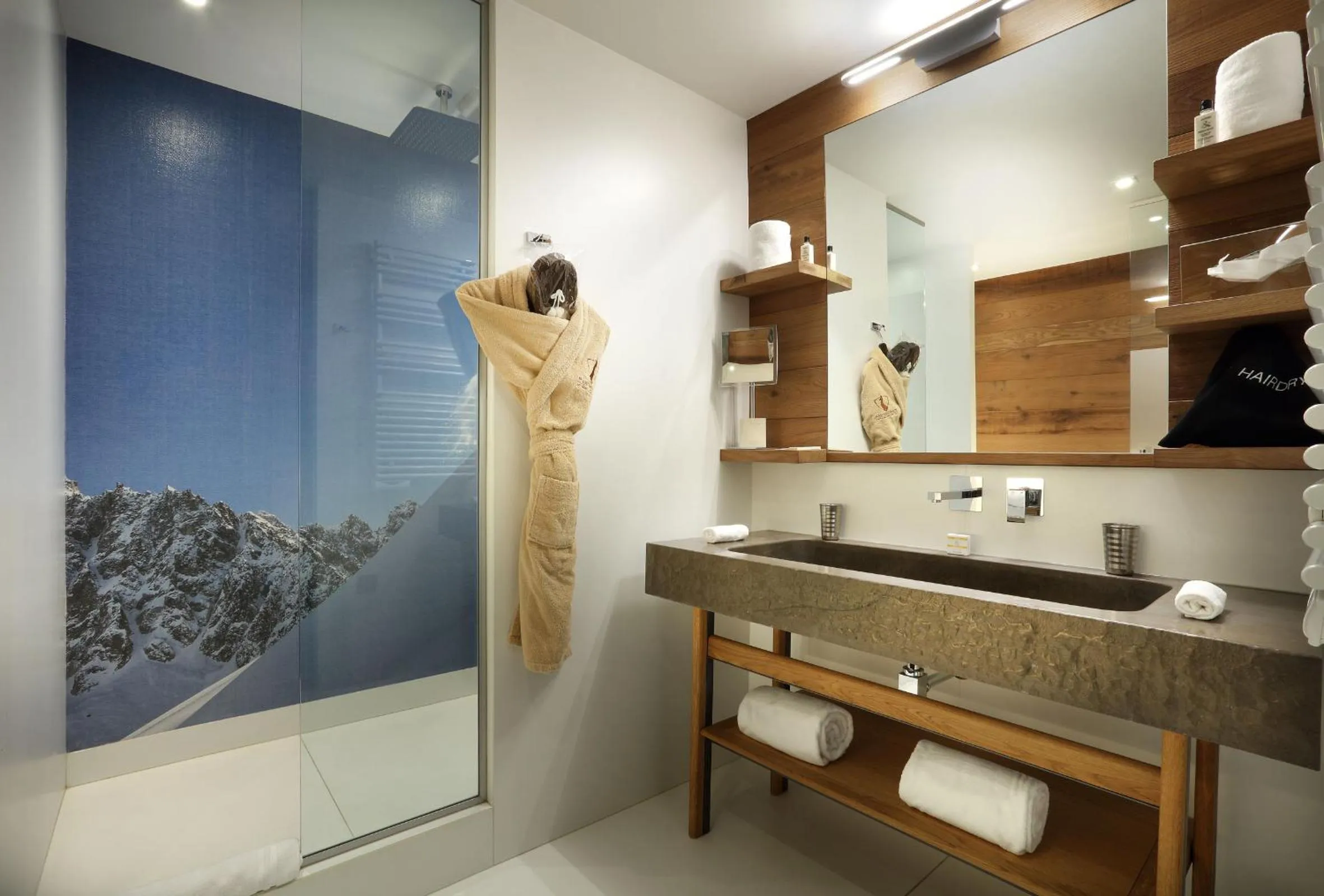 Shower in Hotel Pashmina Le Refuge