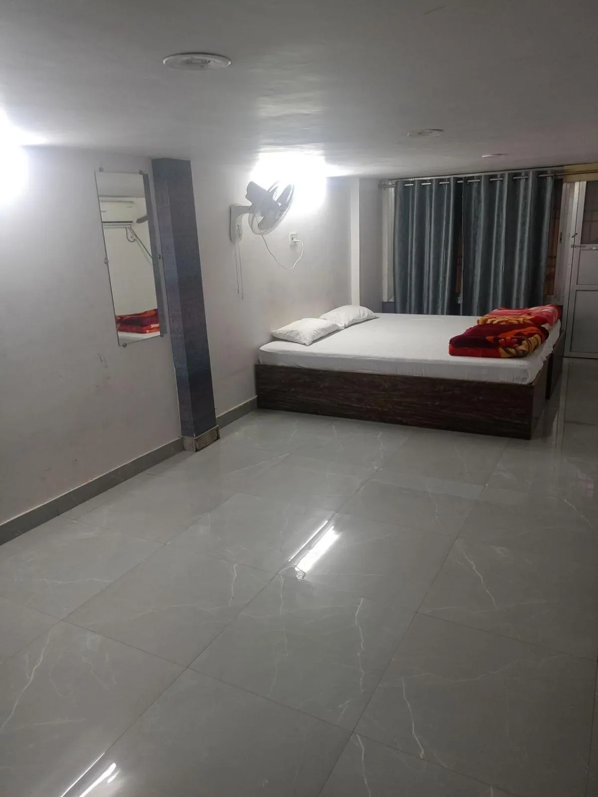 Bed in Kashi Ganga Guest House