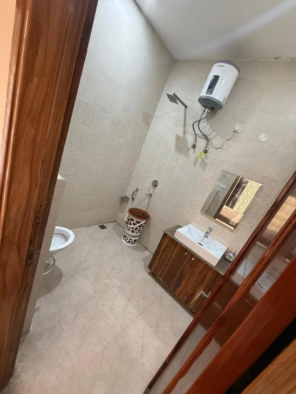Bathroom in Hotel kartik